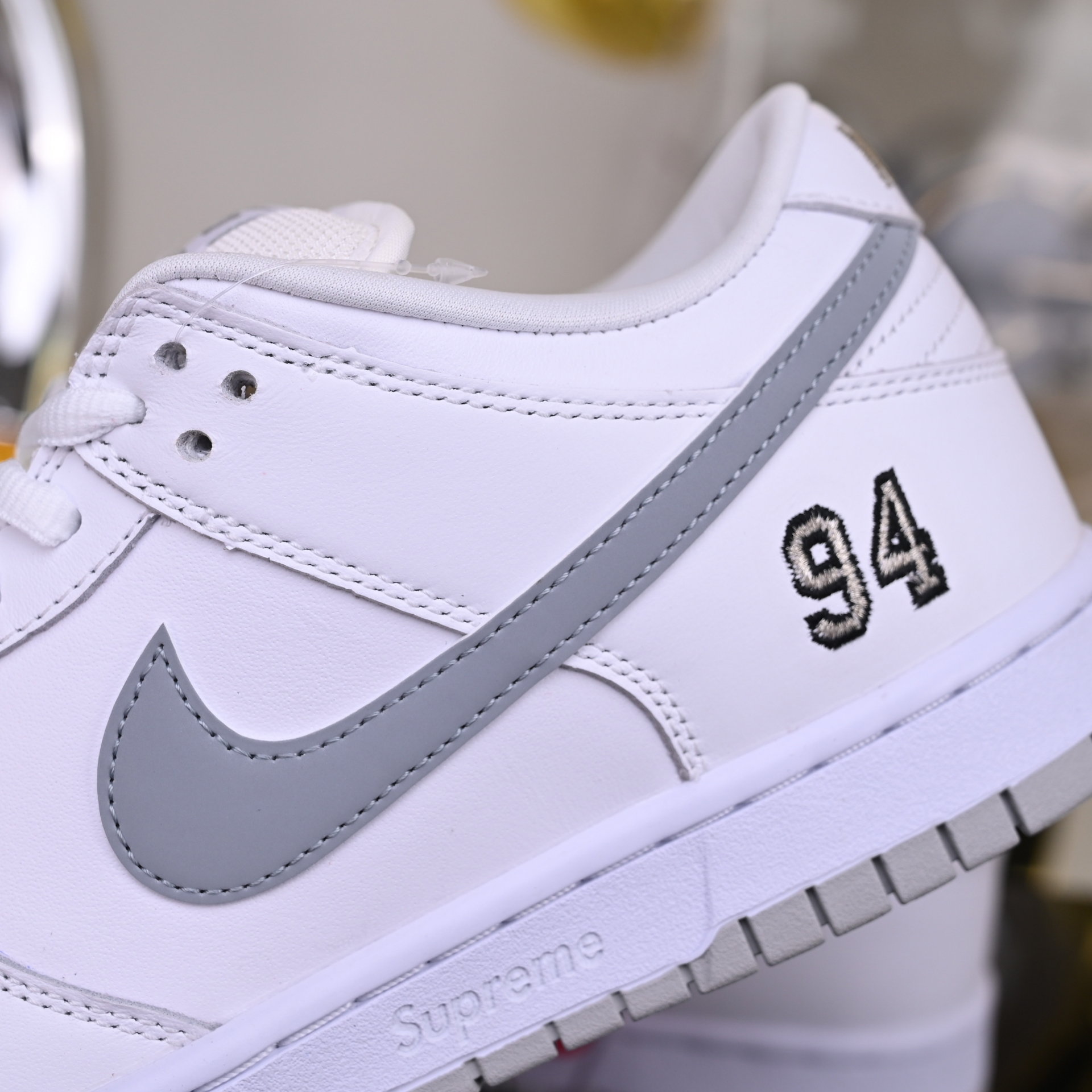 Supreme x Nike Dunk SB Low HQ8487-100