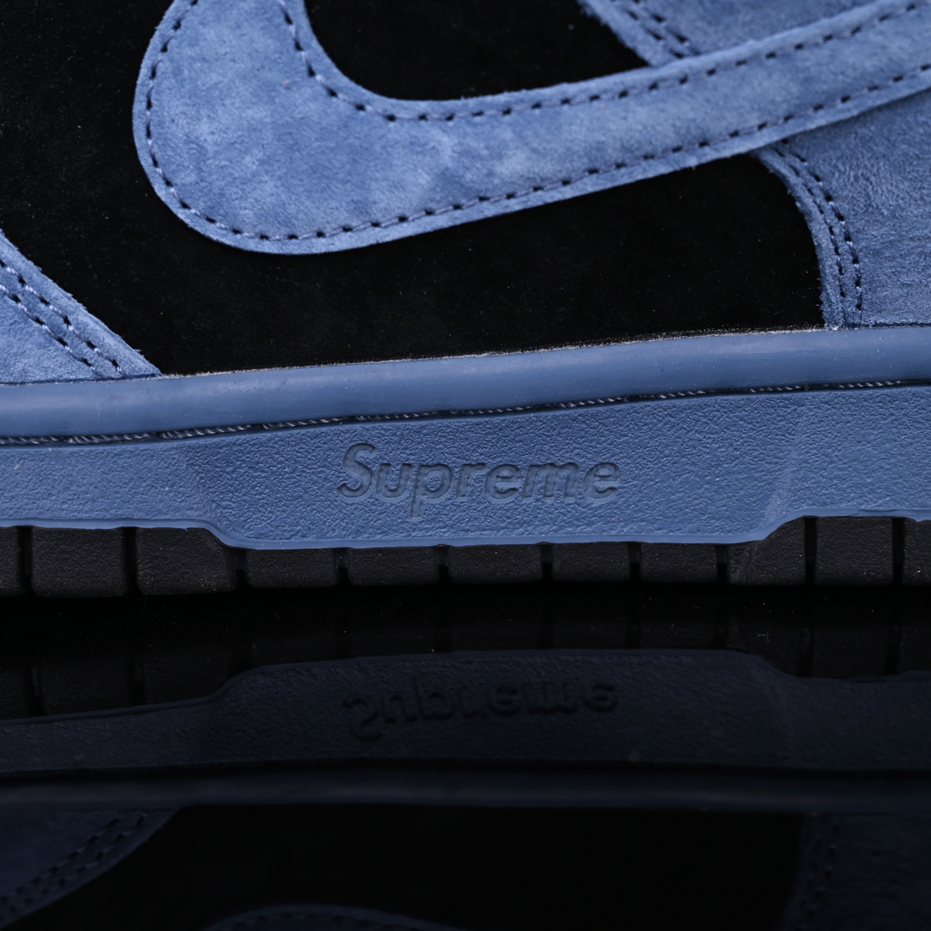 Supreme x Nike Dunk SB Low  HQ8487-400