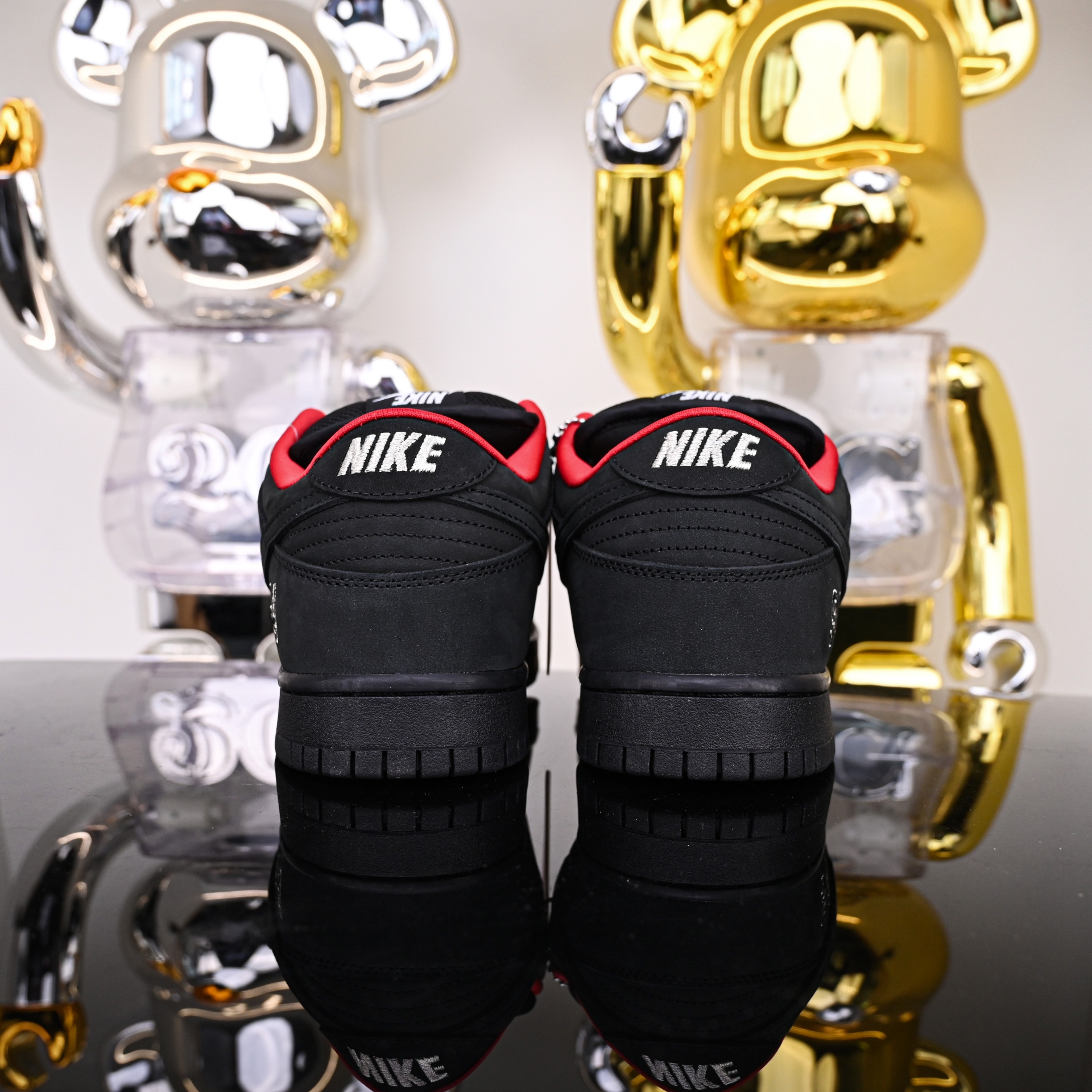 Supreme x Nike Dunk SB Low  HQ8487-001