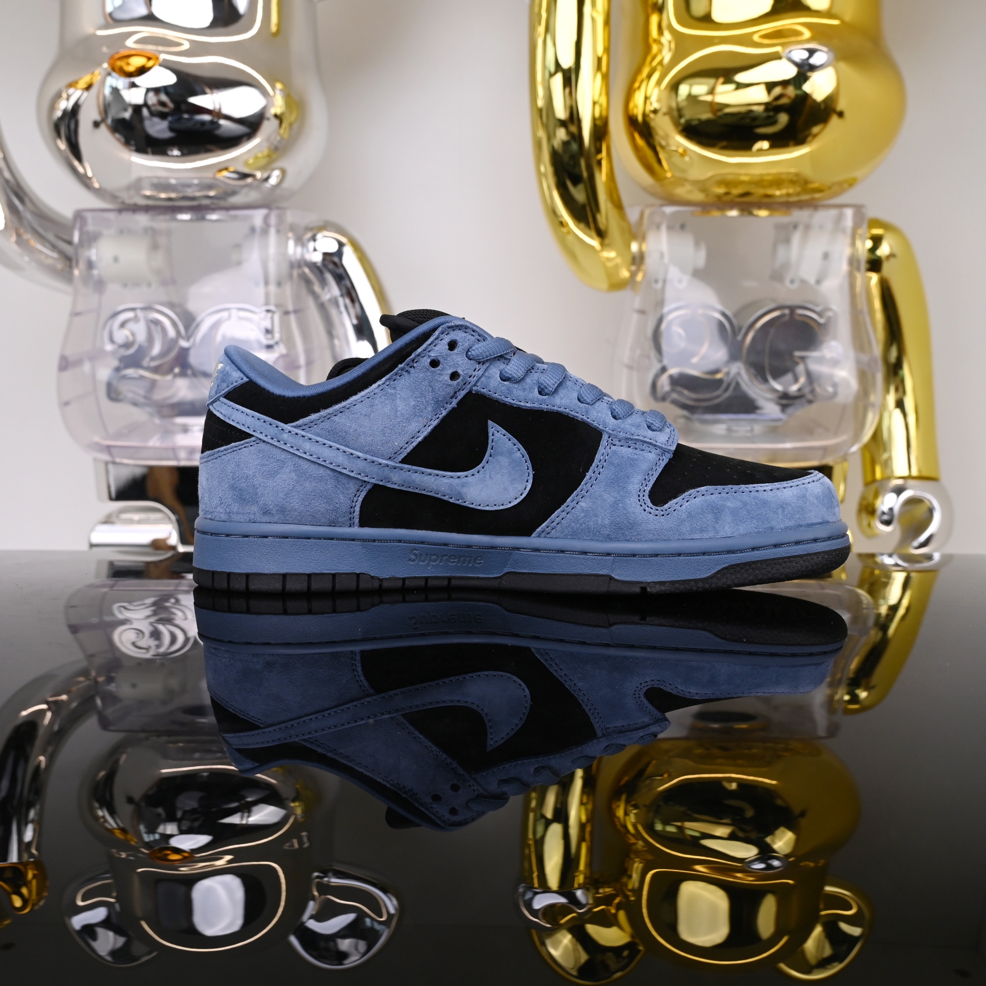 Supreme x Nike Dunk SB Low  HQ8487-400