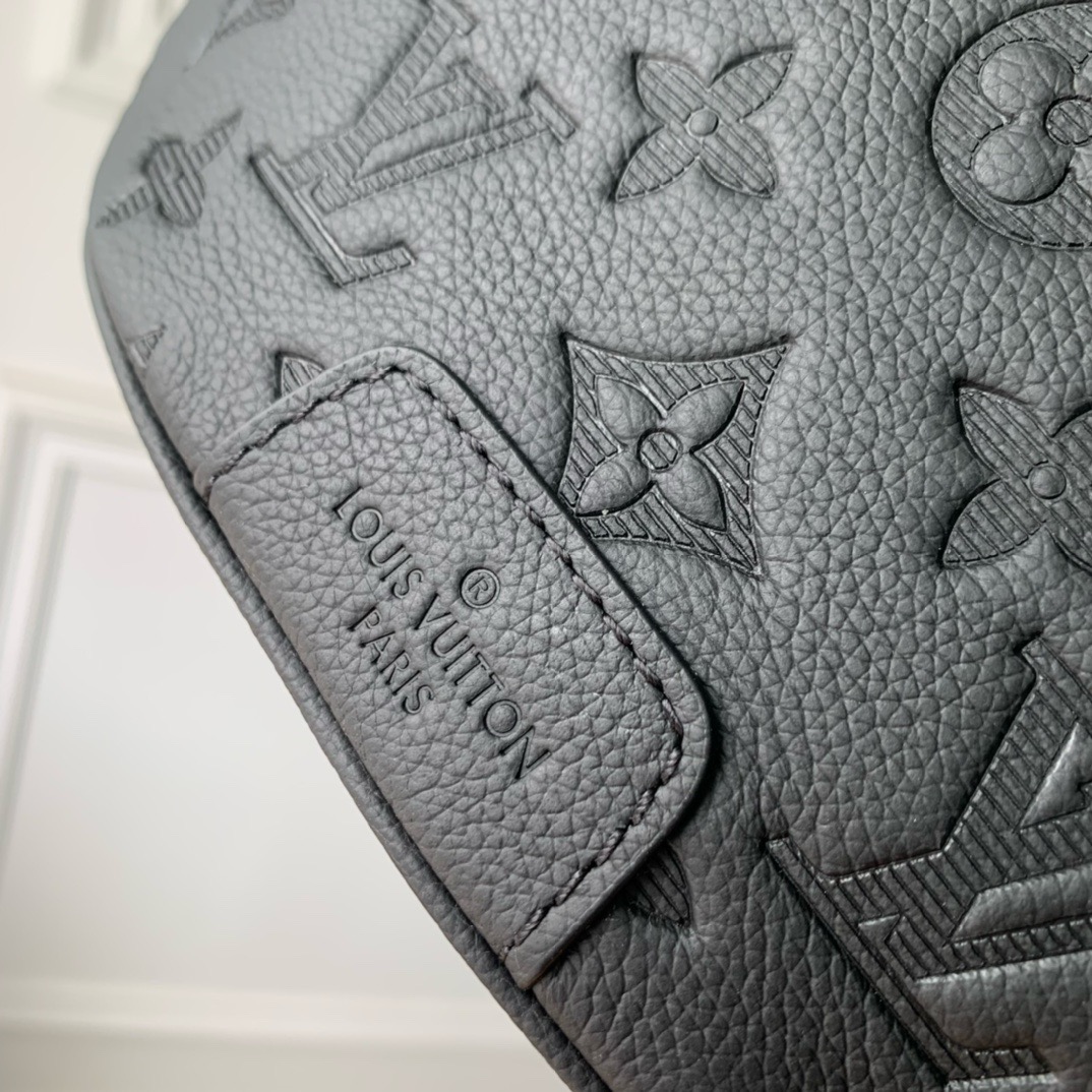 LV Discovery Monogram Shadow M46036