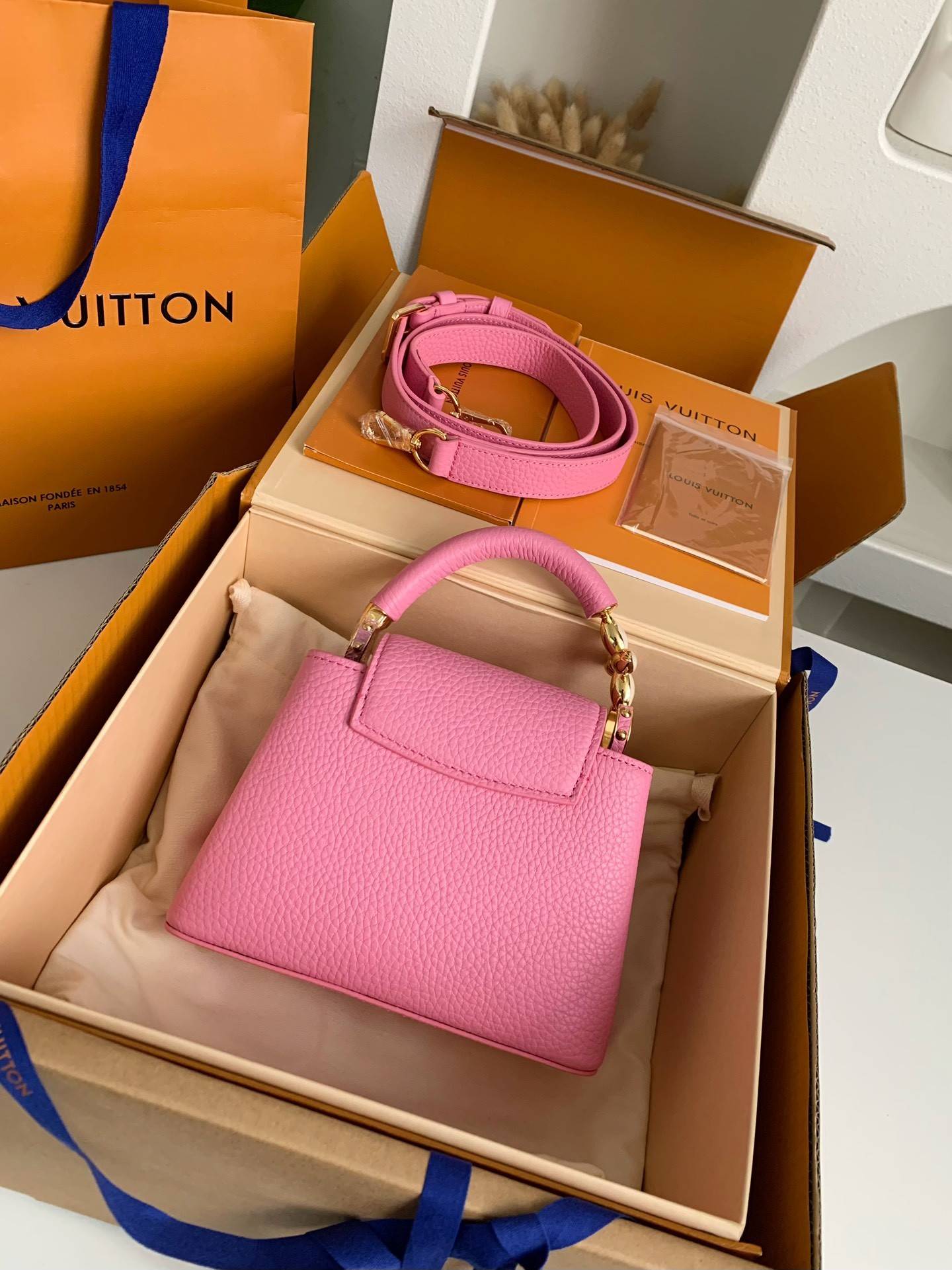 L*V Capucines BB Handbags Size：21*14*8cm