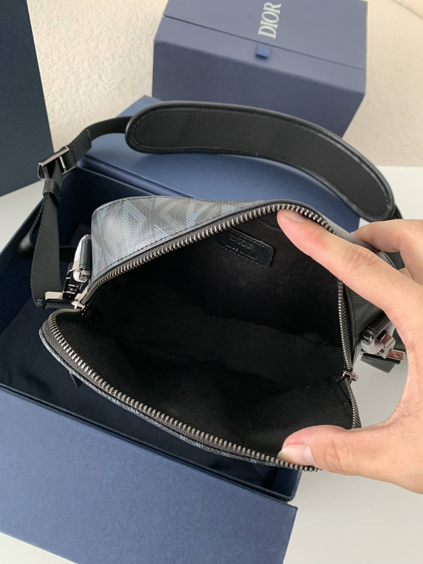 D*OR Men's SAFARI Messenger Bag, Top Quality  Size: 22 * 15 * 6cm