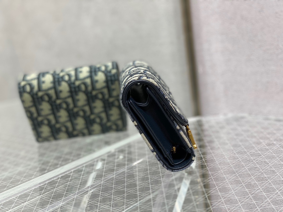 Saddle Bloom Card Holder