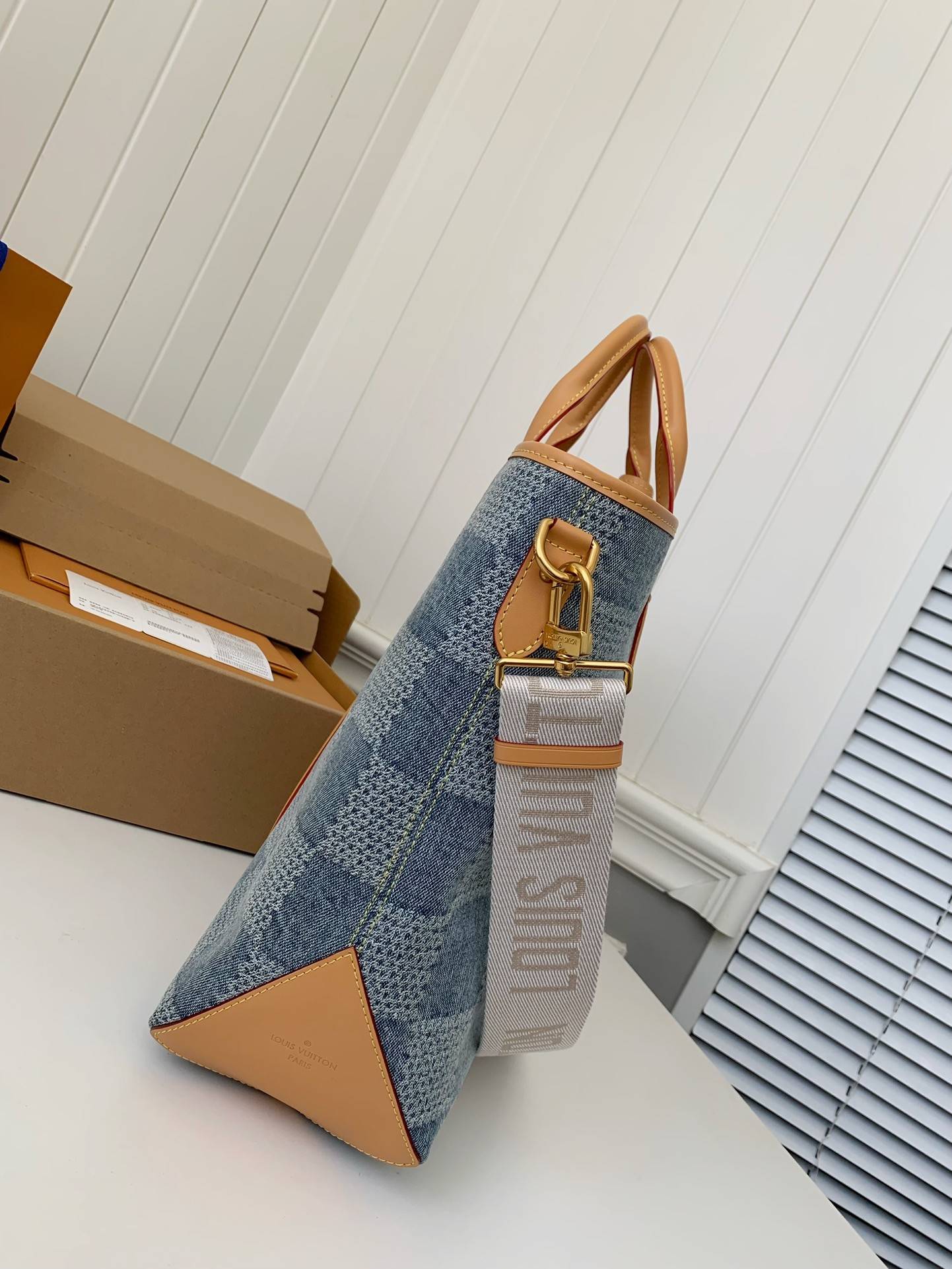 L*V New Weekend TOTE tannin jean bag  N40702  Size：43*34*17.5cm