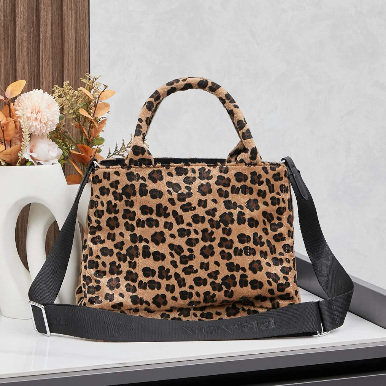 Prada adasoftlux leopard killer bag texture is very high-end size 29x20x15, model 2480