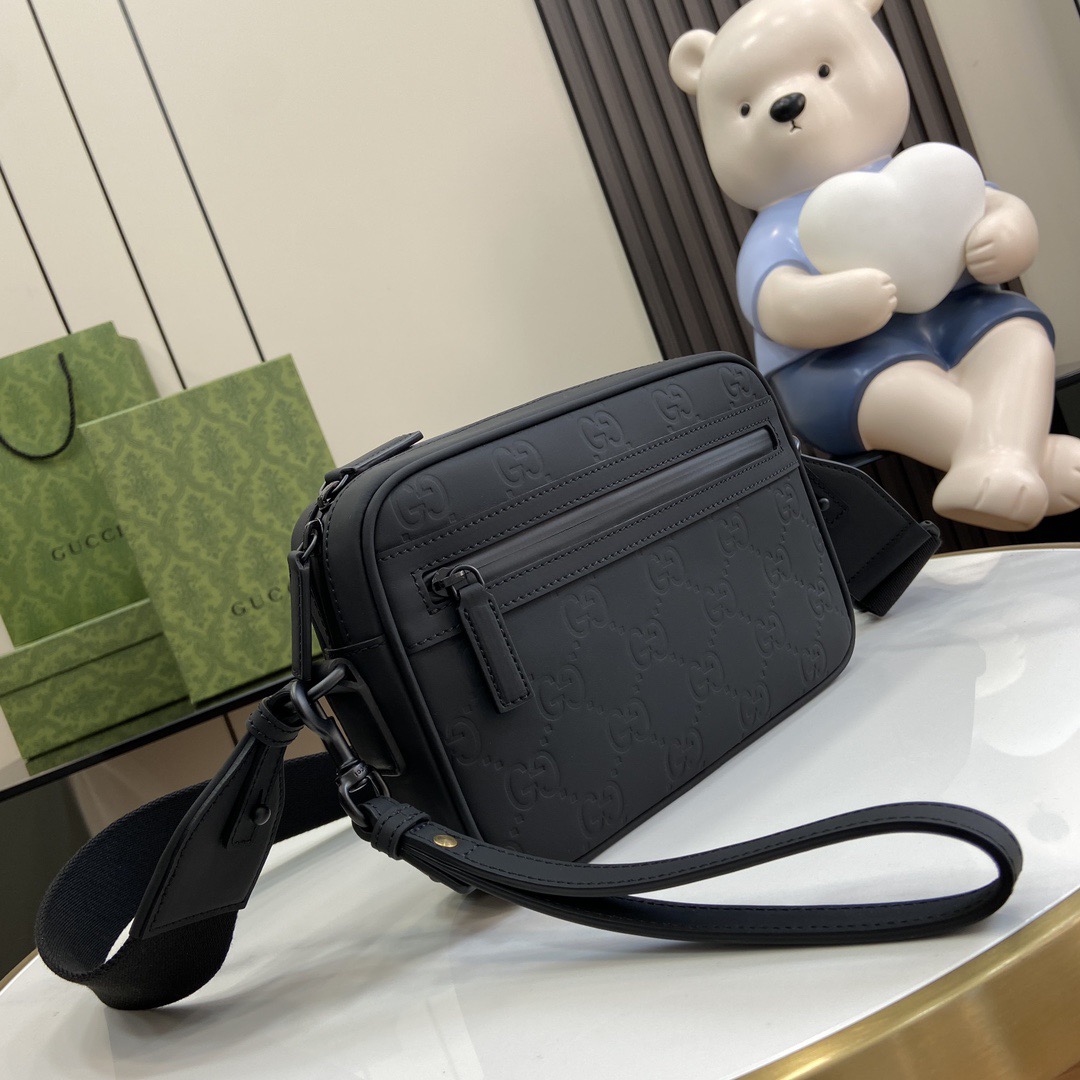 Gucci Crossbody Bags A range of men's bags in black rubber effect leather Model: 771293. Dimensions: 17* 24* 5cm