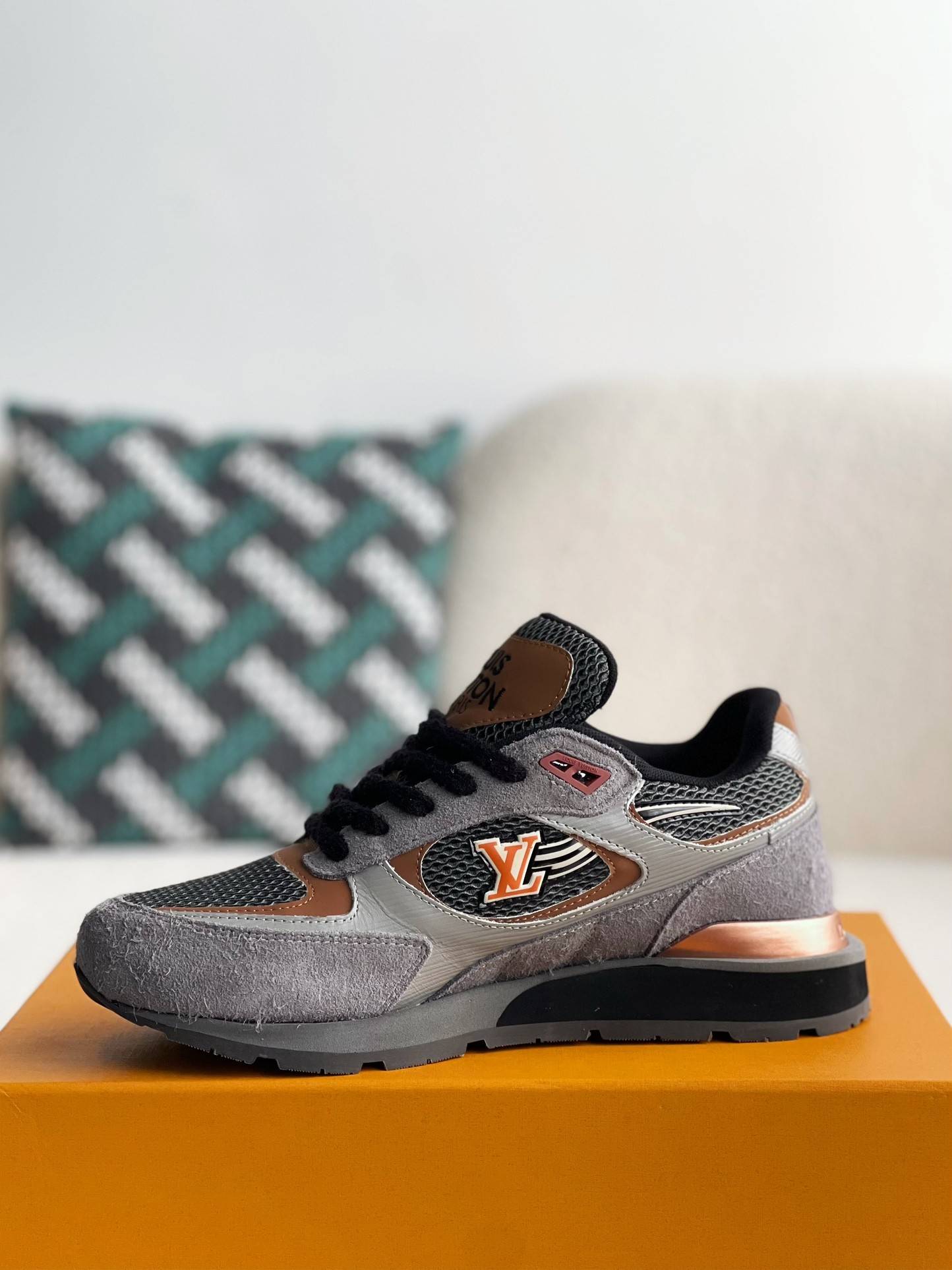 L*V Low-top running shoes