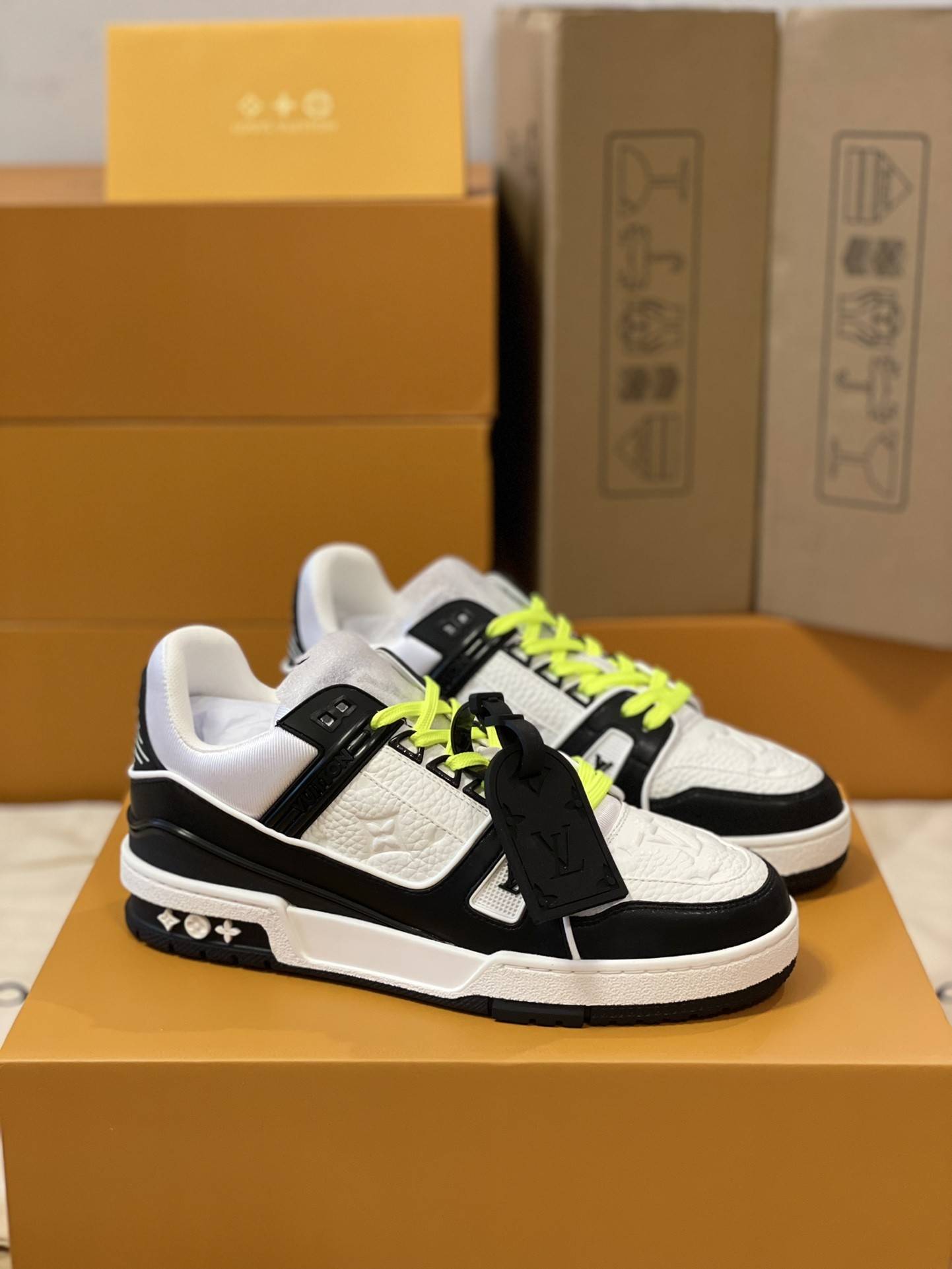 L*V TRAINER 1A5Q1C Sneakers