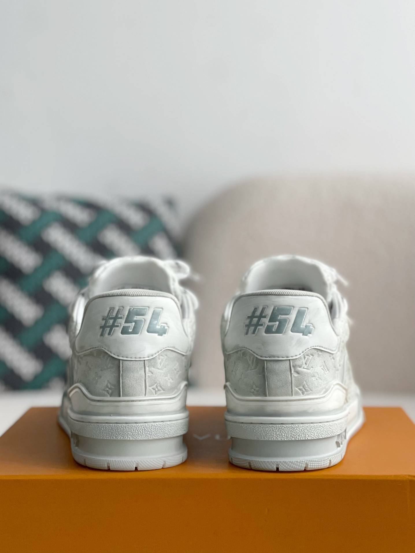 L*V TRAINER SNEAKERS