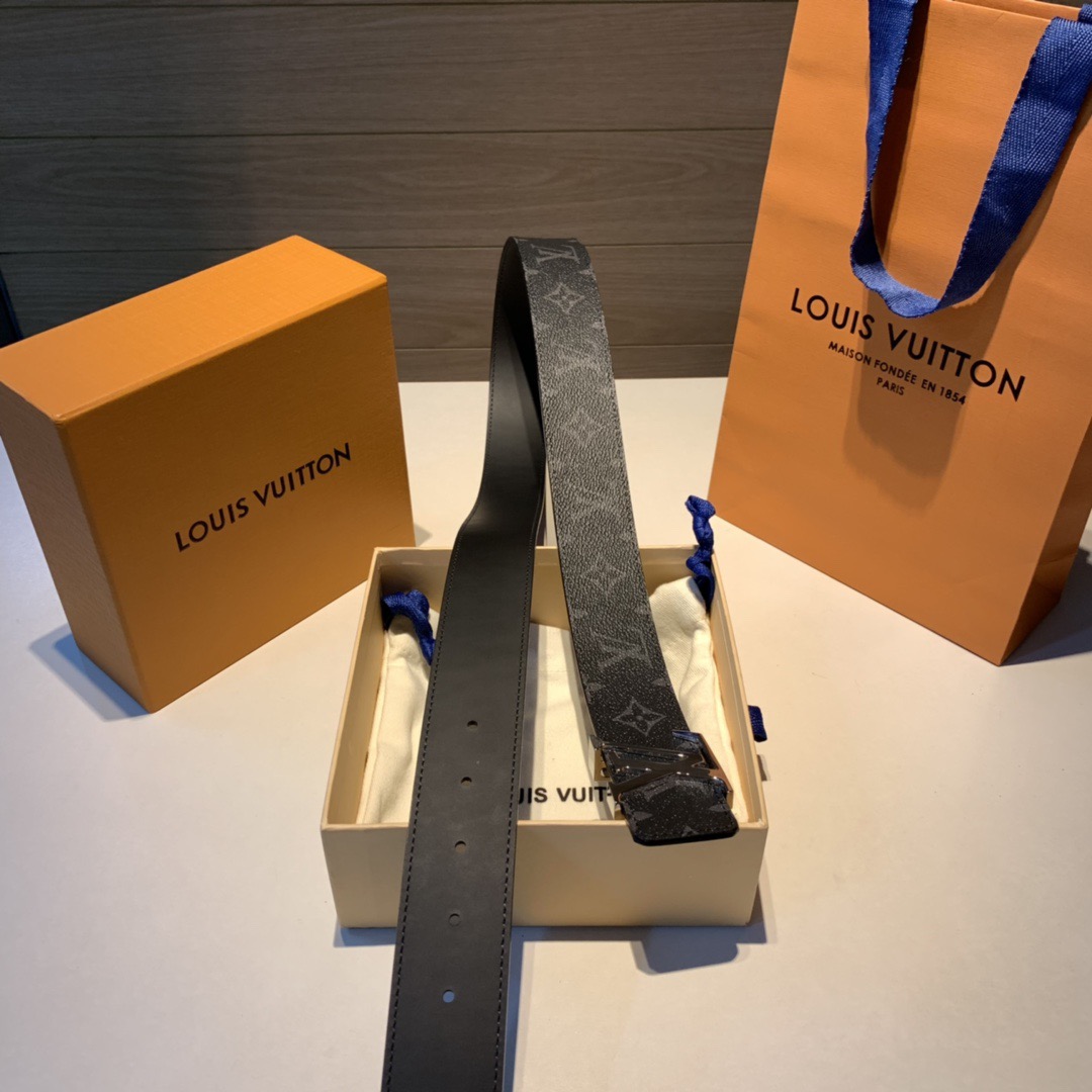 Louis Vuitton LV men's belt  INITIALES  M9043T