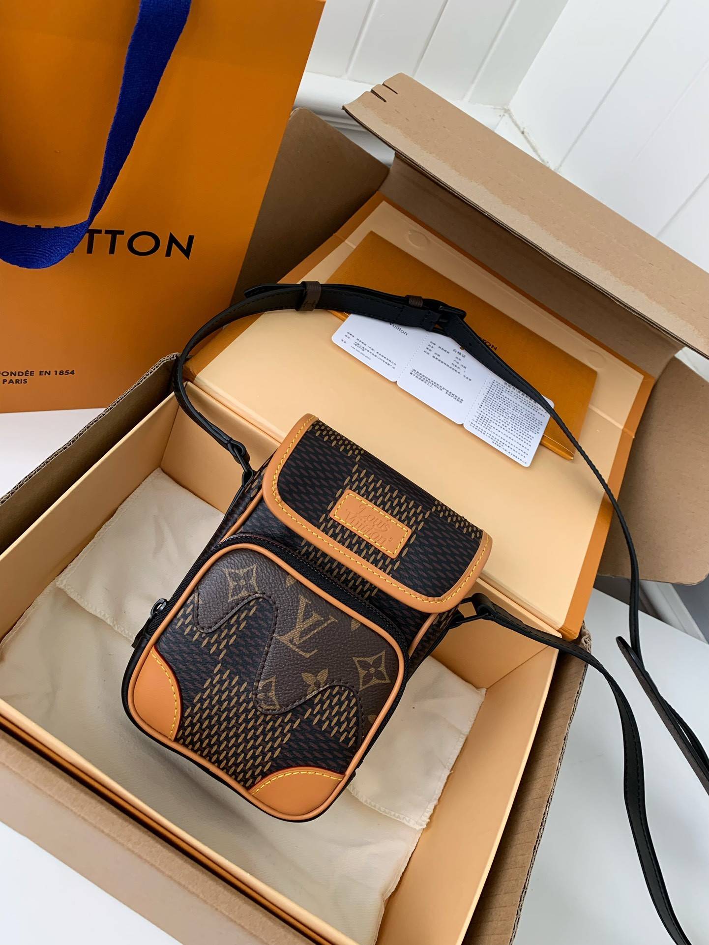 L*V NiGo Collaboration Series Men's AMAZONE Camera Bag N40357, Top Quality