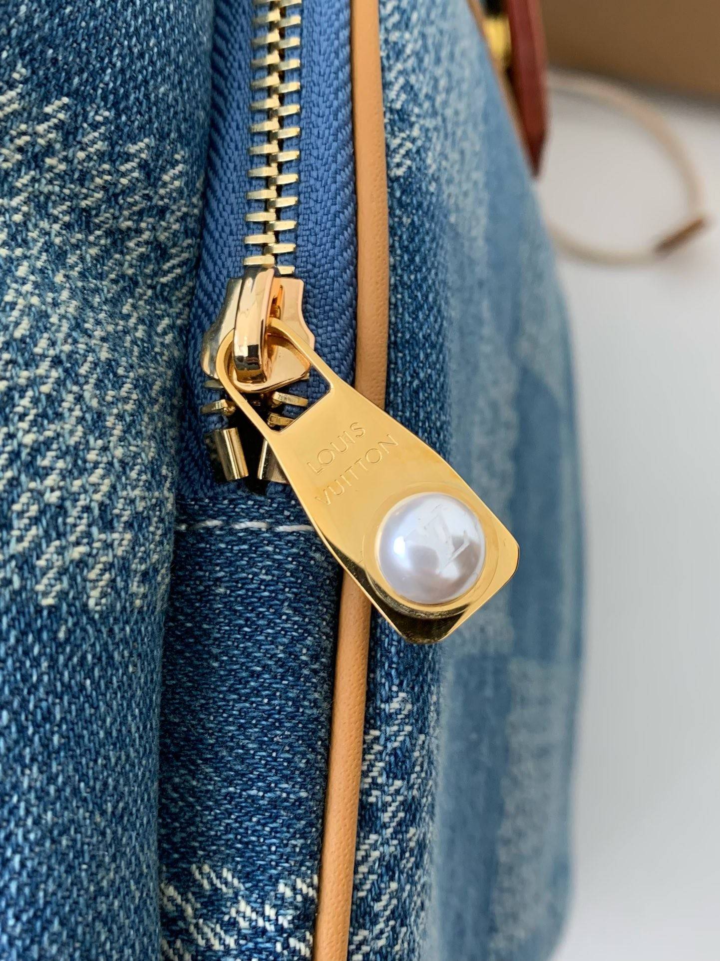 L*V Montsouris backpack M40708  Size：32*40*19cm