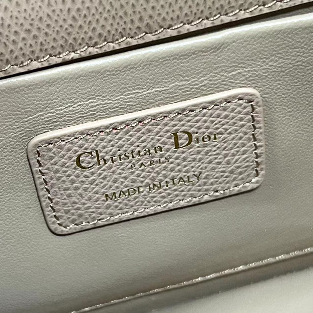 30 Montaigne East-west Bag With Chain