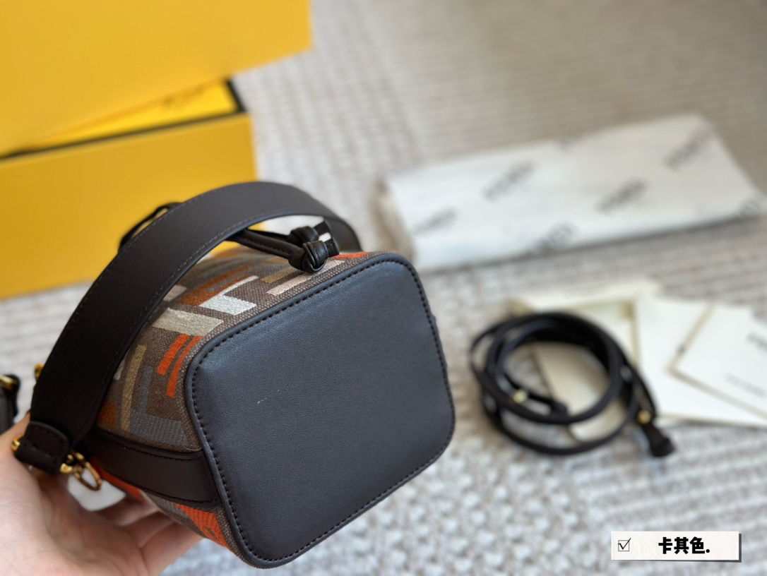 Fendi Mon Tresor Small Bucket Bag Size: 14*22cm