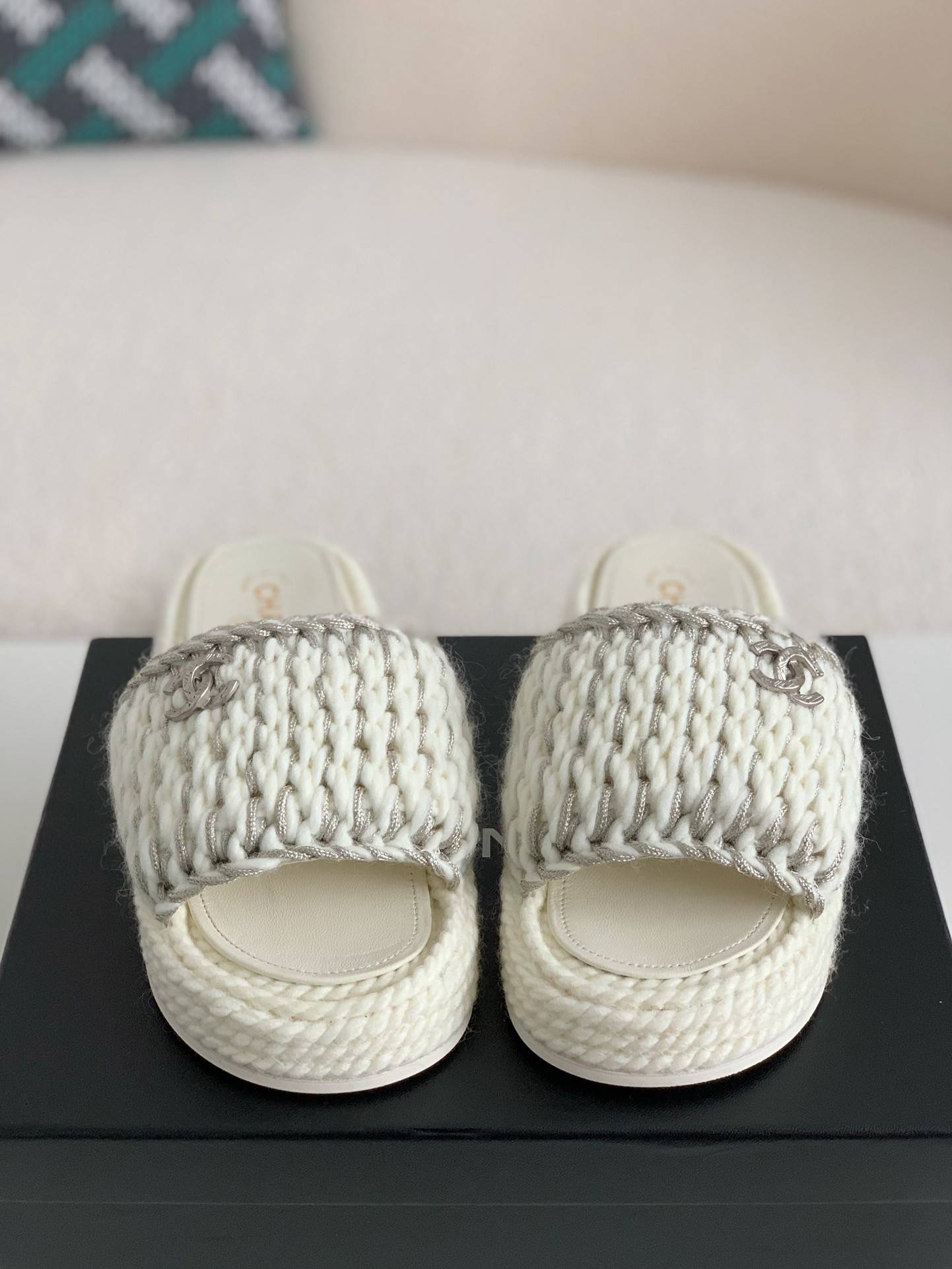 CH*EL women's slippers