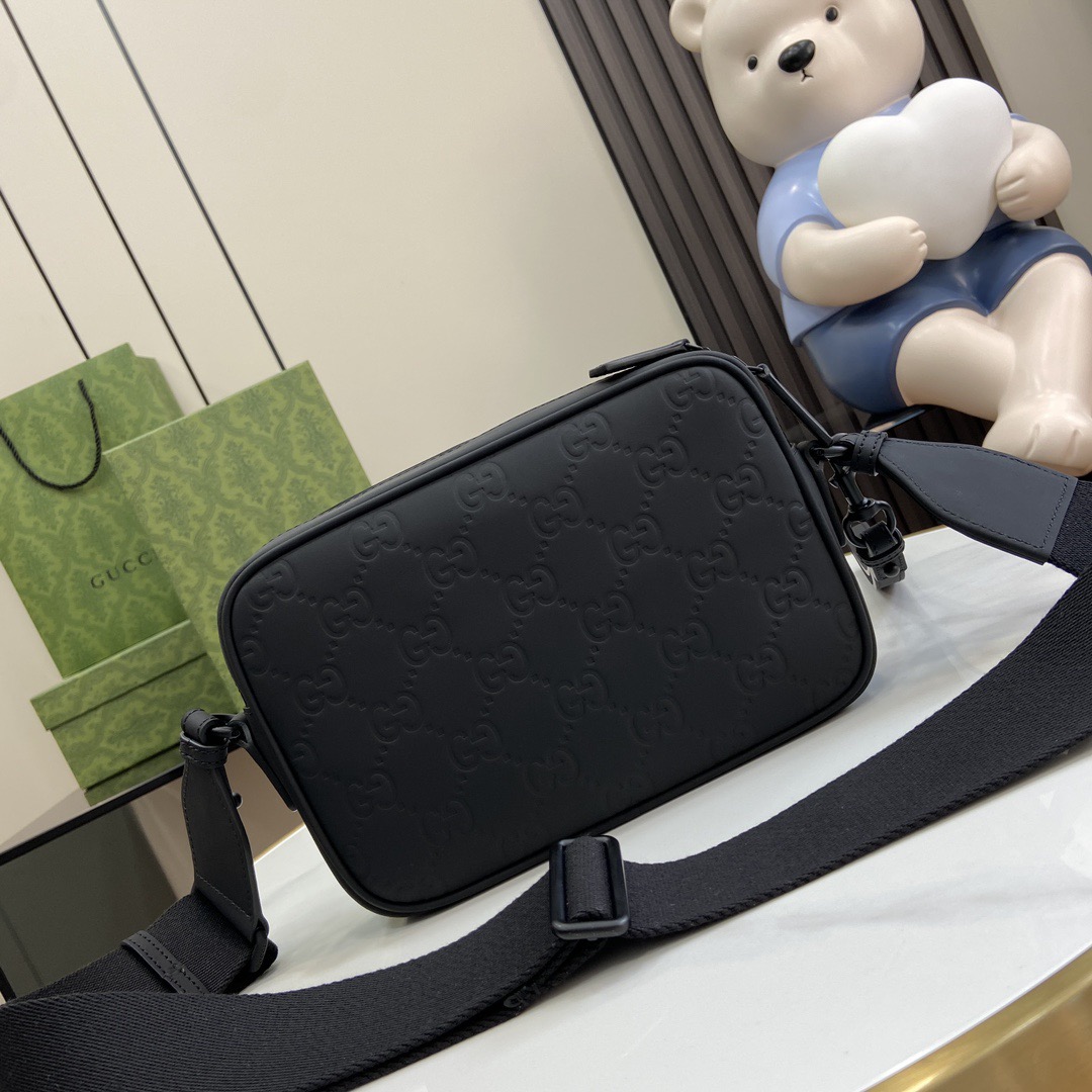 Gucci Crossbody Bags A range of men's bags in black rubber effect leather Model: 771293. Dimensions: 17* 24* 5cm