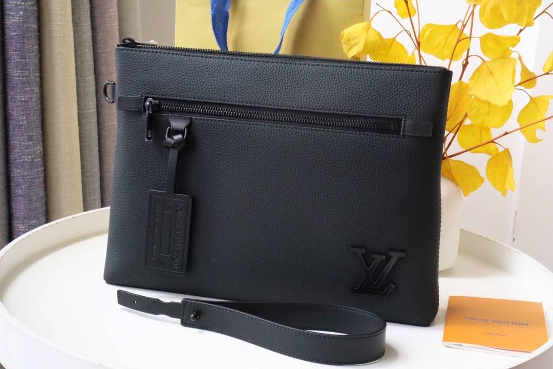 L*V logo calfskin protective case clutch 30*22*5cm