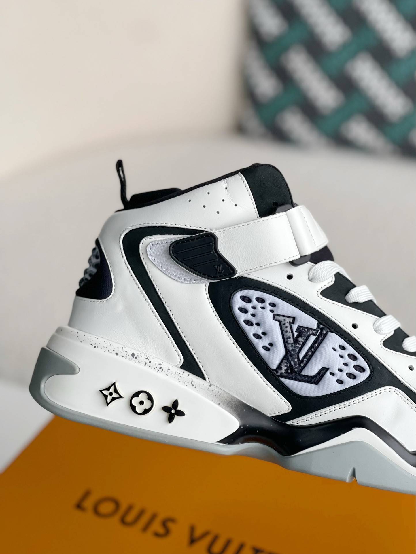 L*V Trainer  Adjustable Mode Paste Sports Casual Shoes