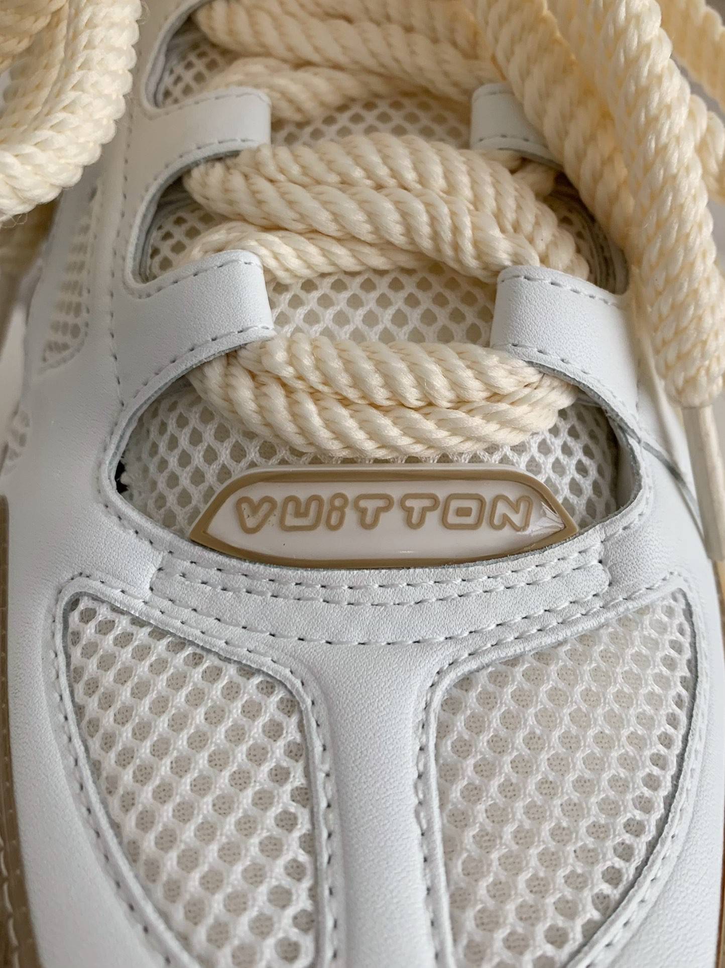 L*V  RUNNER TATIC  Sneakers