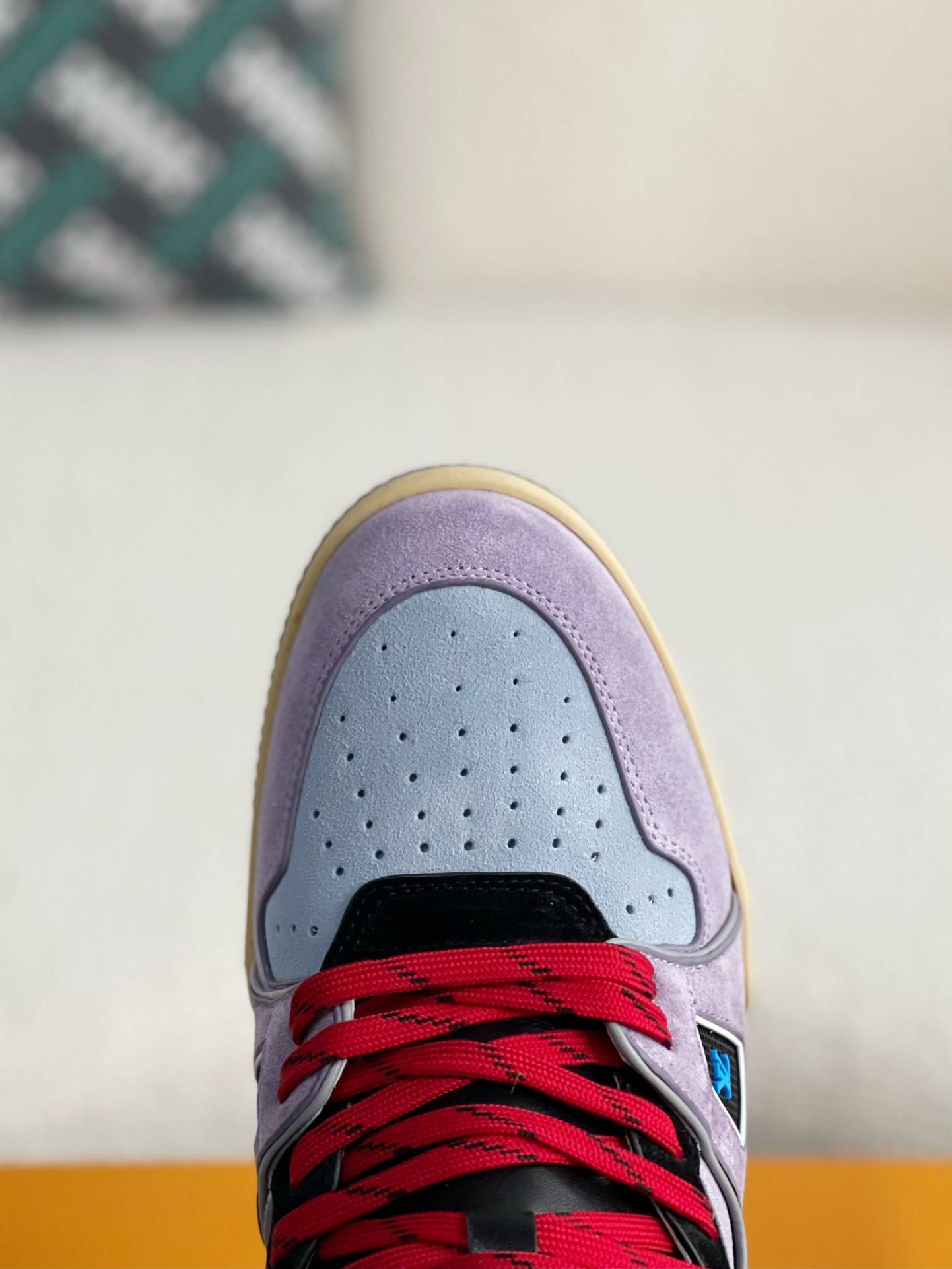 L*V TRAINER SNEAKERS