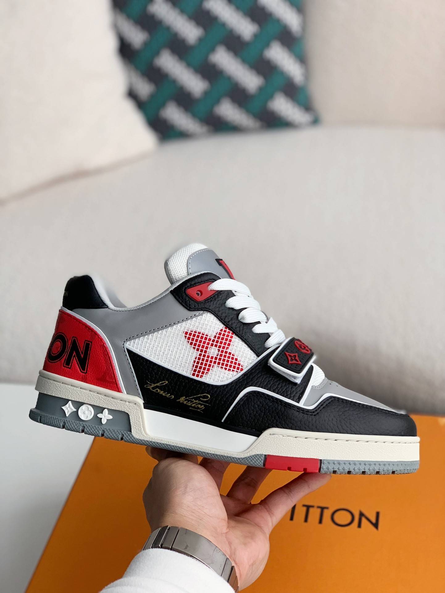 L*V TRAINER Sneakers