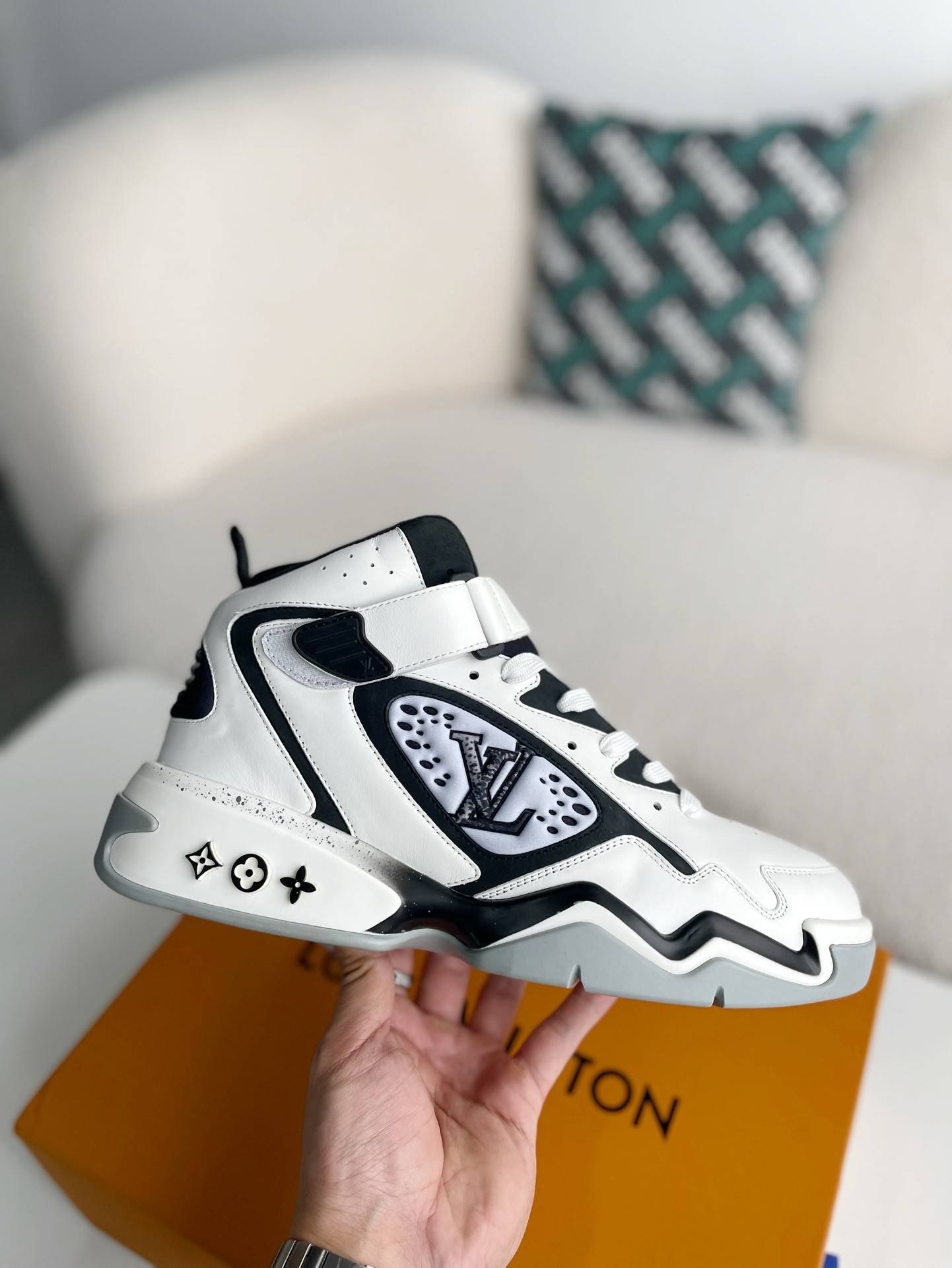 L*V Trainer  Adjustable Mode Paste Sports Casual Shoes