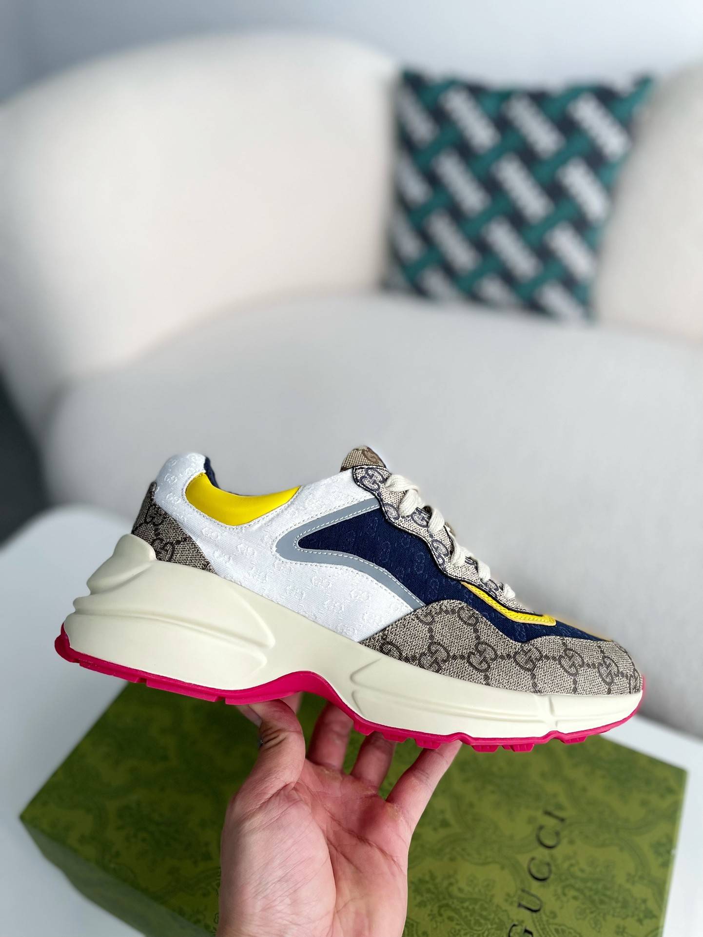 GU*IRetro Clunky Sneaker