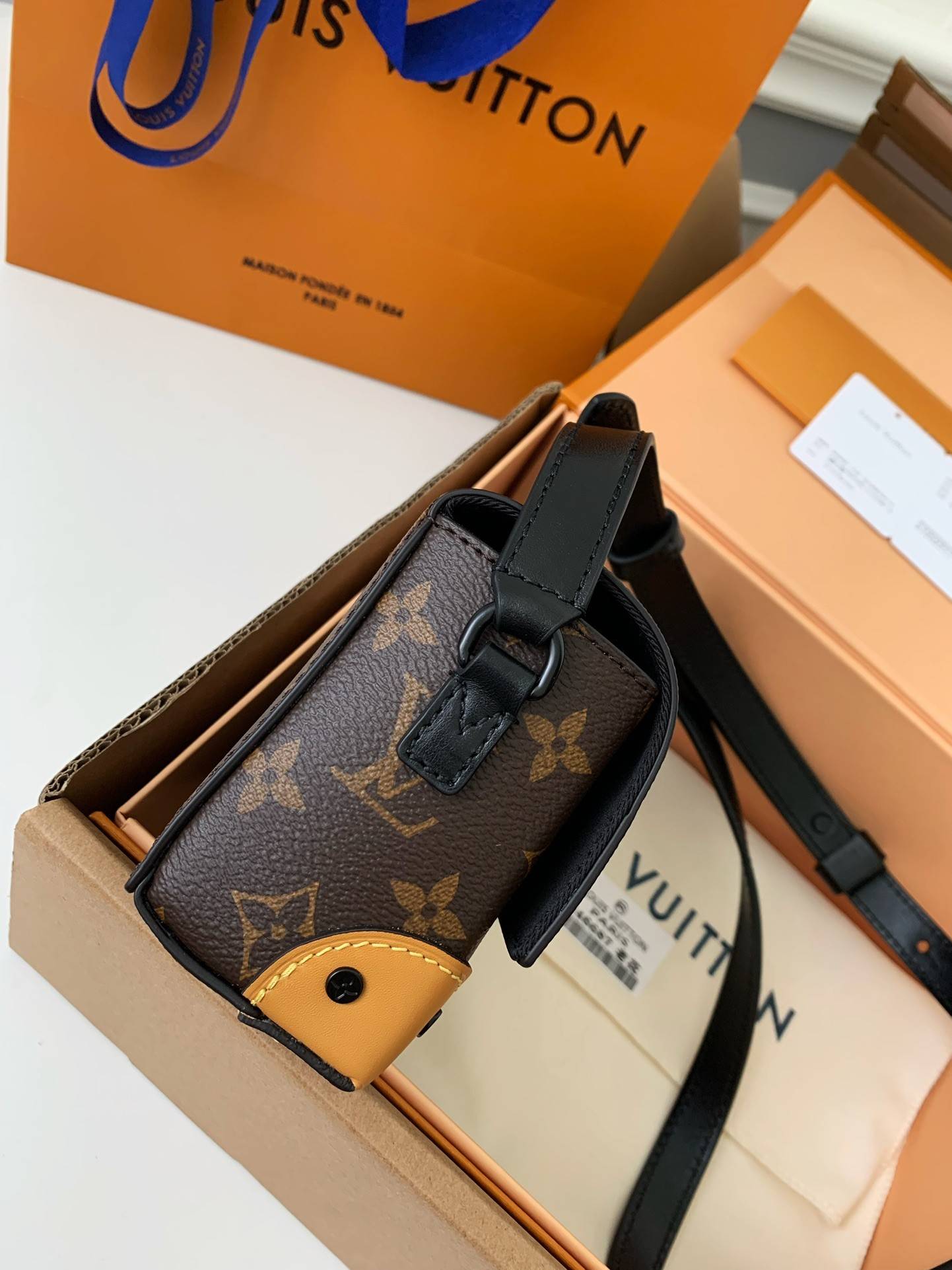 L*V STEAMER Mini Handbag, 18 * 11 * 6.5cm