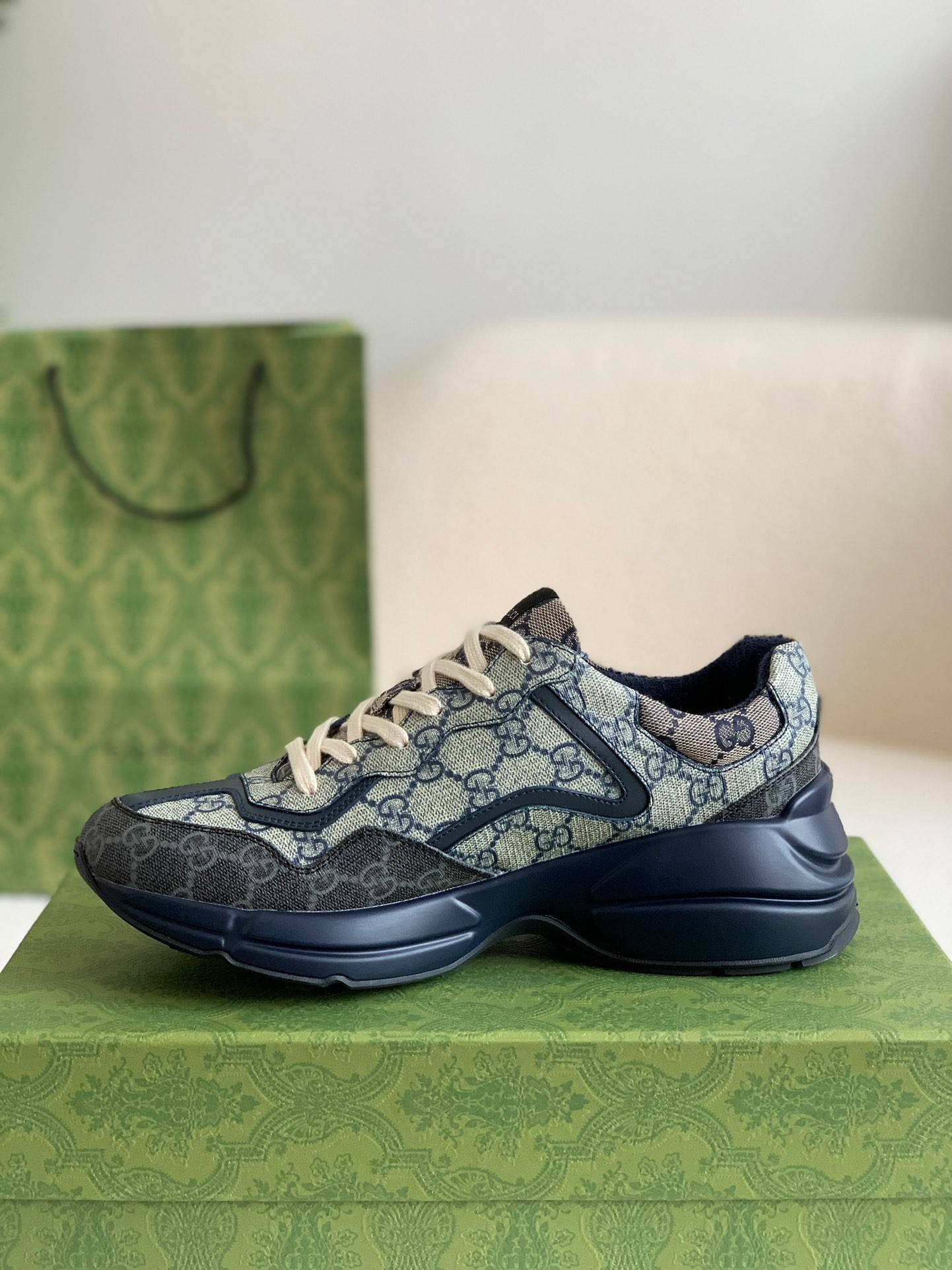 GU*IRetro Clunky Sneaker