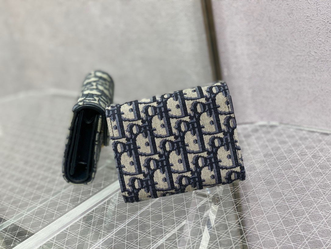 Saddle Bloom Card Holder