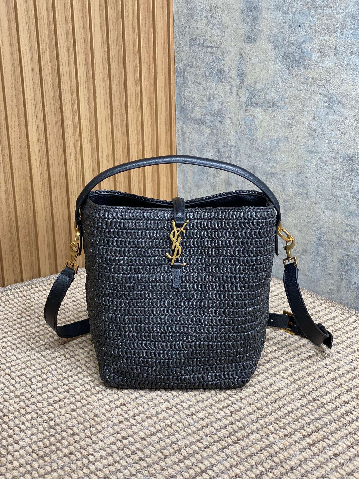 YSL Saint Laurent original leather YSL bucket bag, raffia and vegetable tanned stitching, with adjustable and detachable shoulder strap size 20x25x16cm Code: 742828