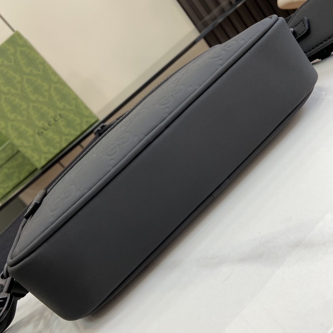 Gucci Crossbody Bags A range of men's bags in black rubber effect leather Model: 771293. Dimensions: 17* 24* 5cm