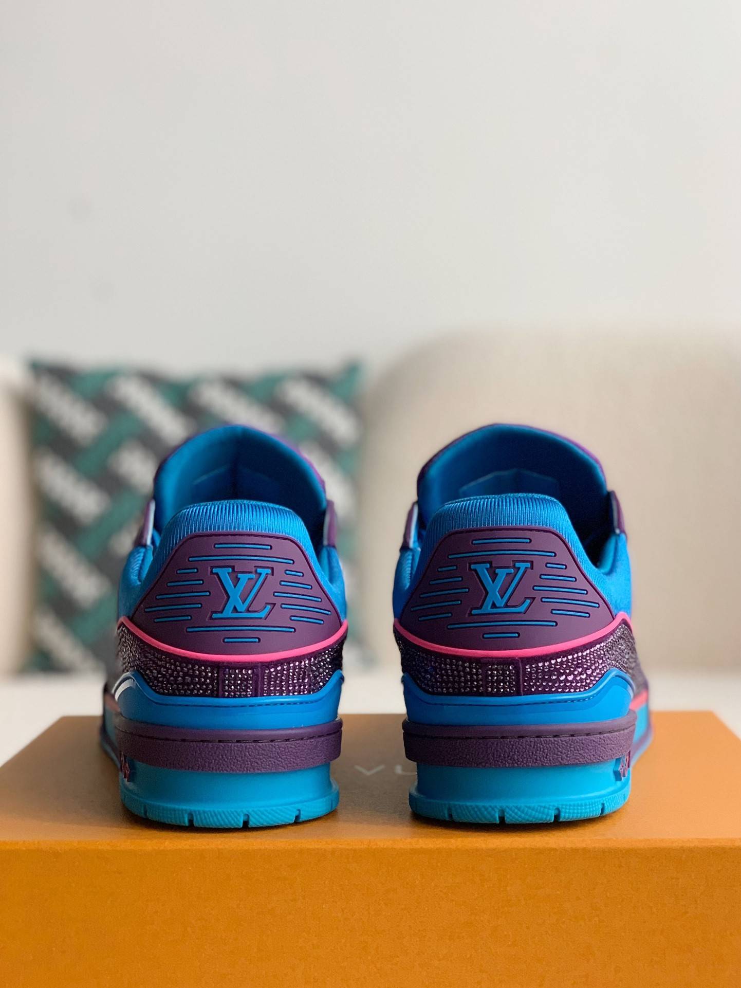 L*V TRAINER Sneakers