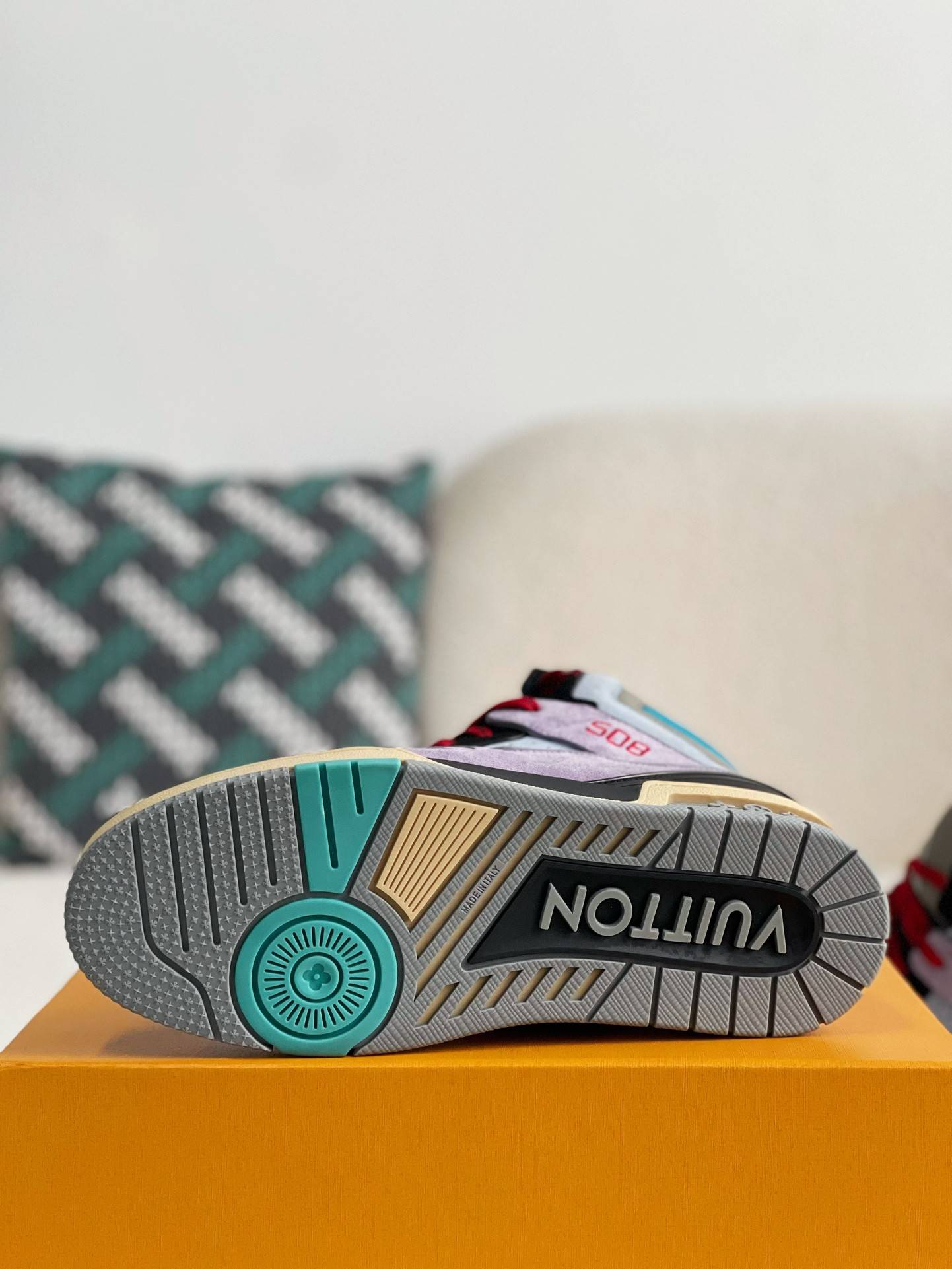 L*V TRAINER SNEAKERS