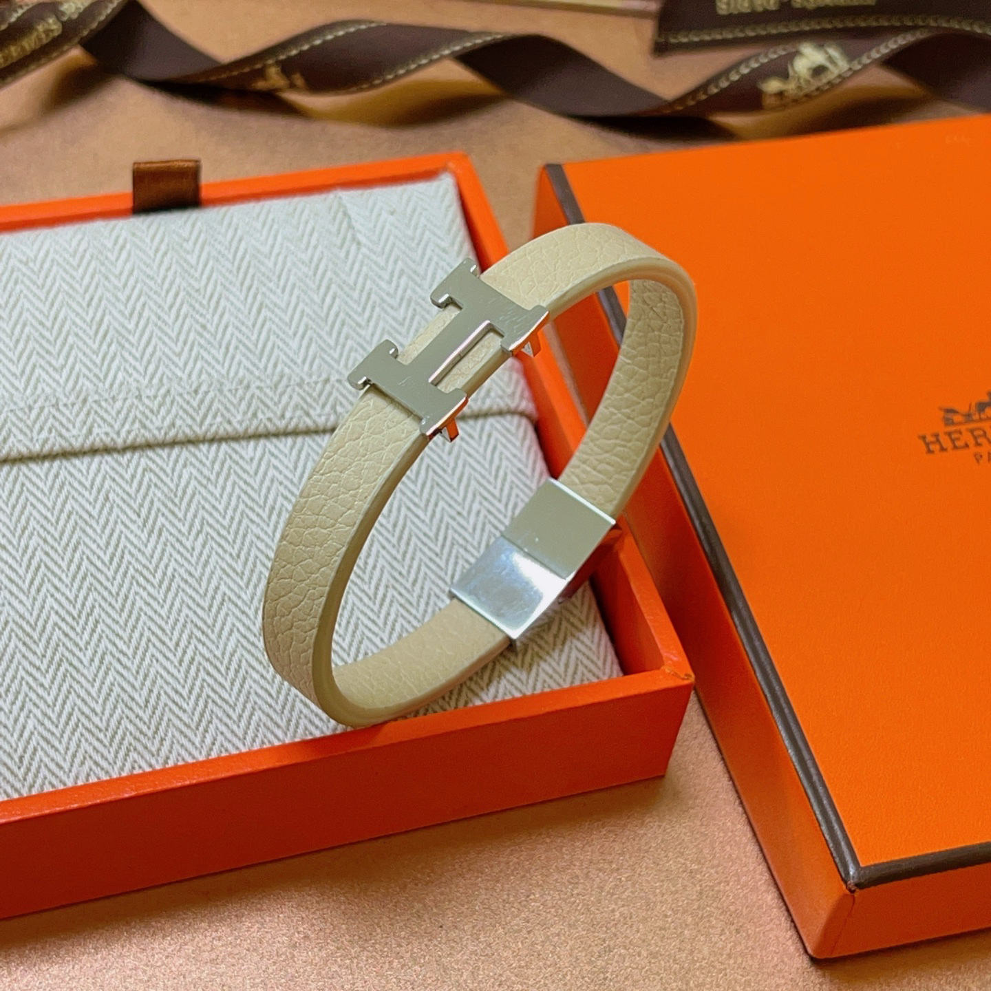 Hermès leather strap pure handmade leather material series 18k gold bracelet