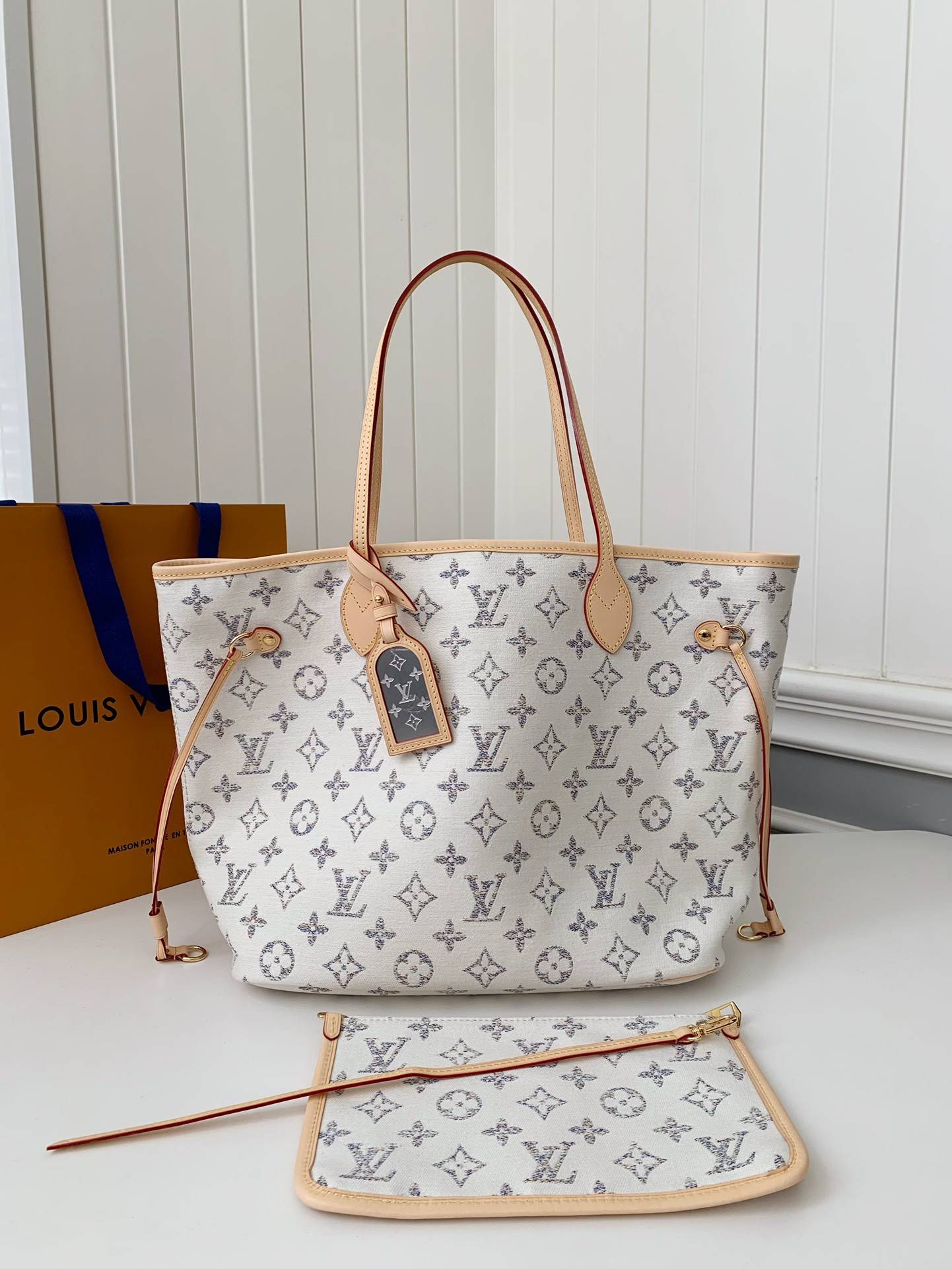 L*V Neverfull medium handbag M24905  Size:31*28*14cm
