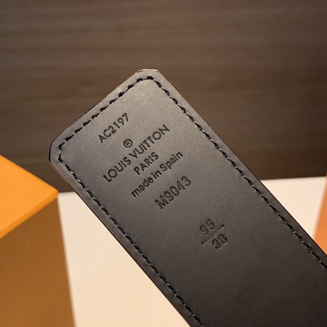 Louis Vuitton LV men's belt  INITIALES  M9043T