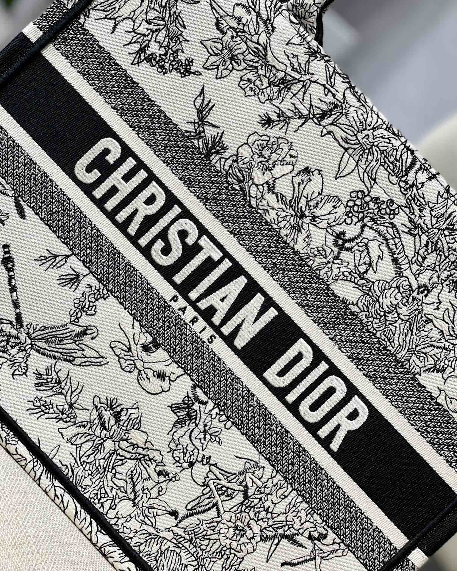 Medium Dior Book Tote