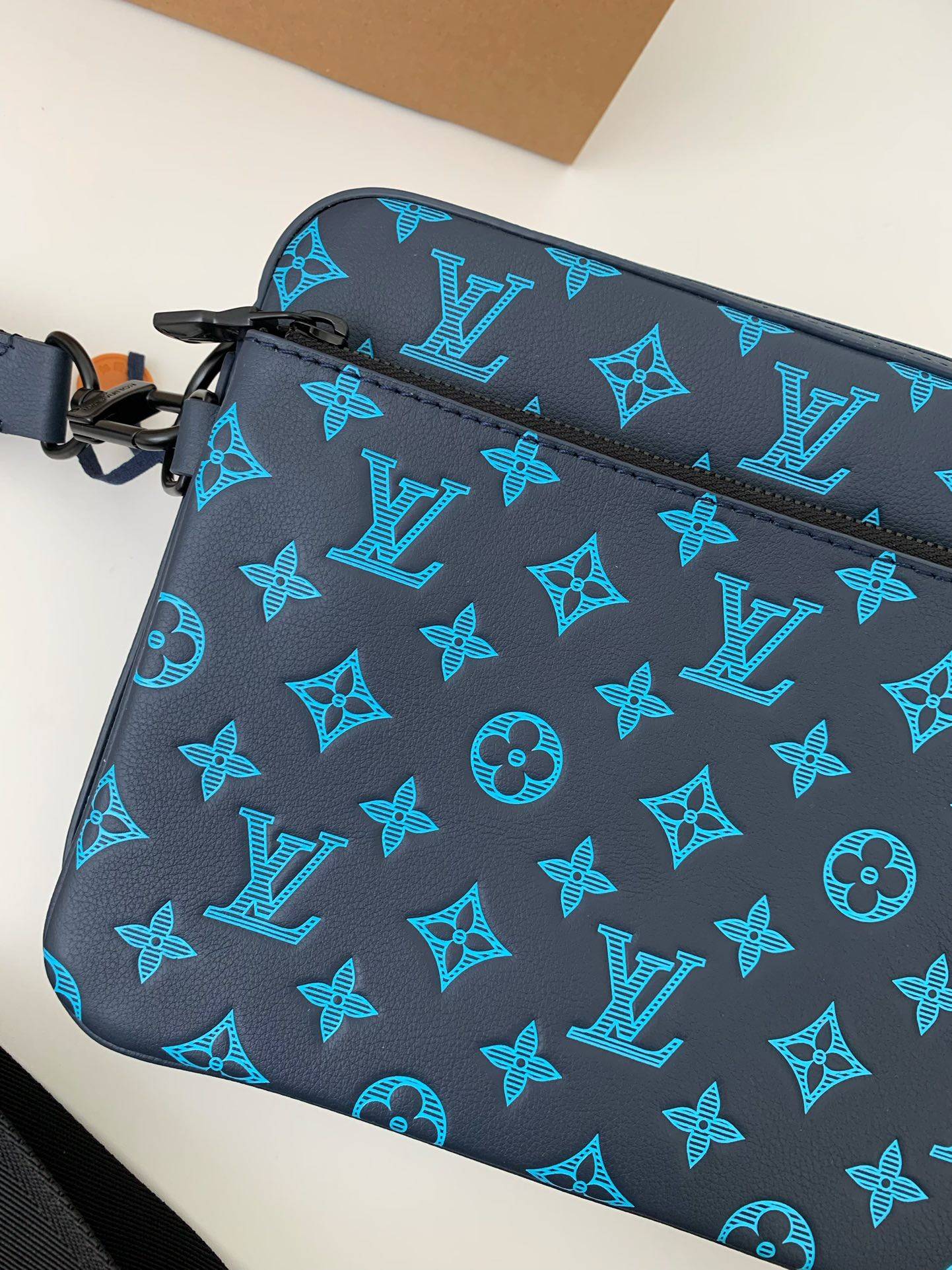 L*V  TRIO Full Leather Messenger Bag M46604