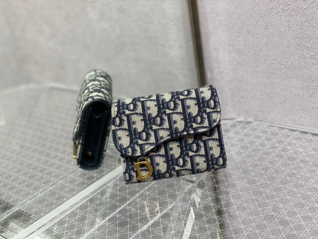 Saddle Bloom Card Holder