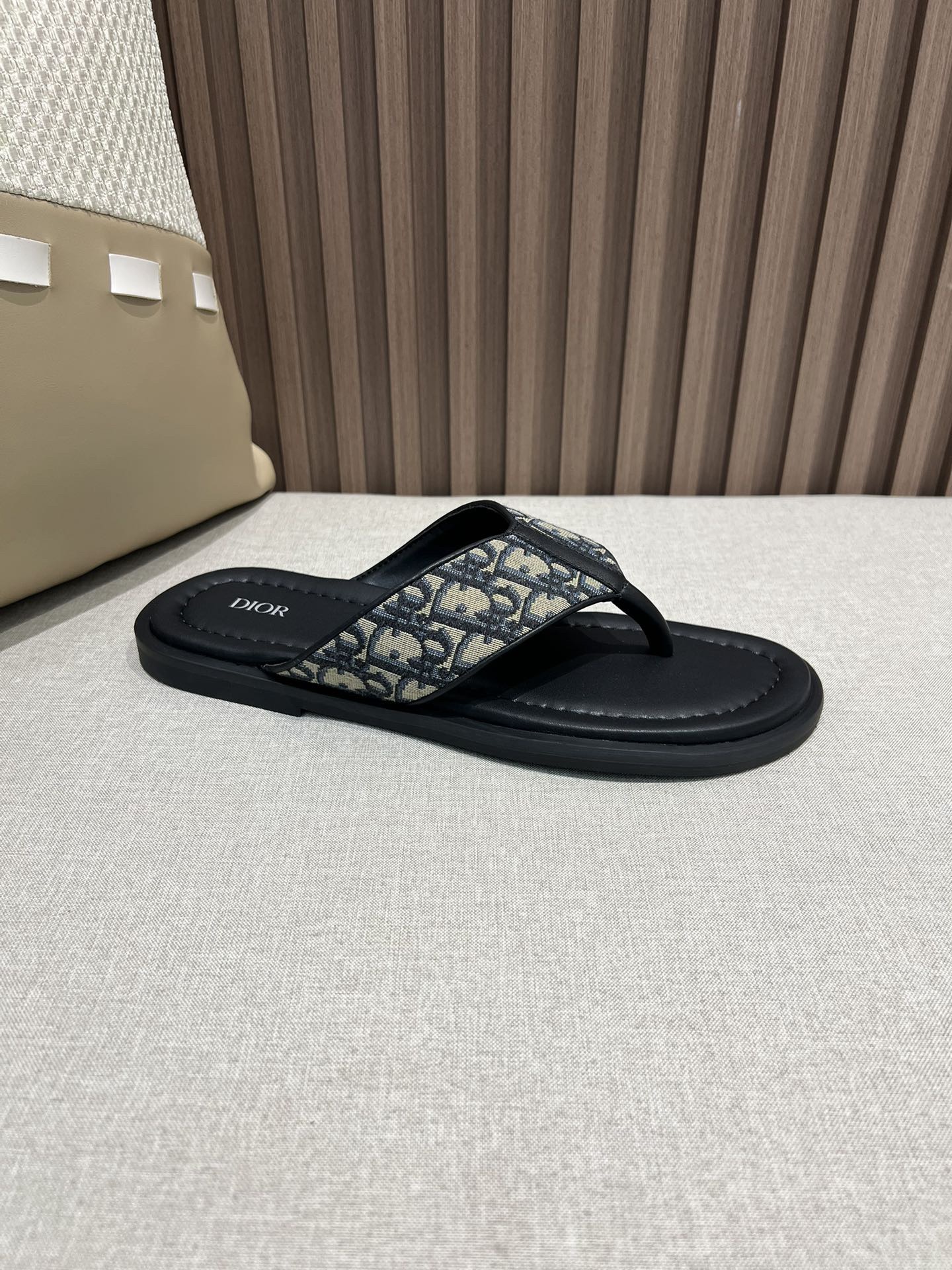 Dior slide