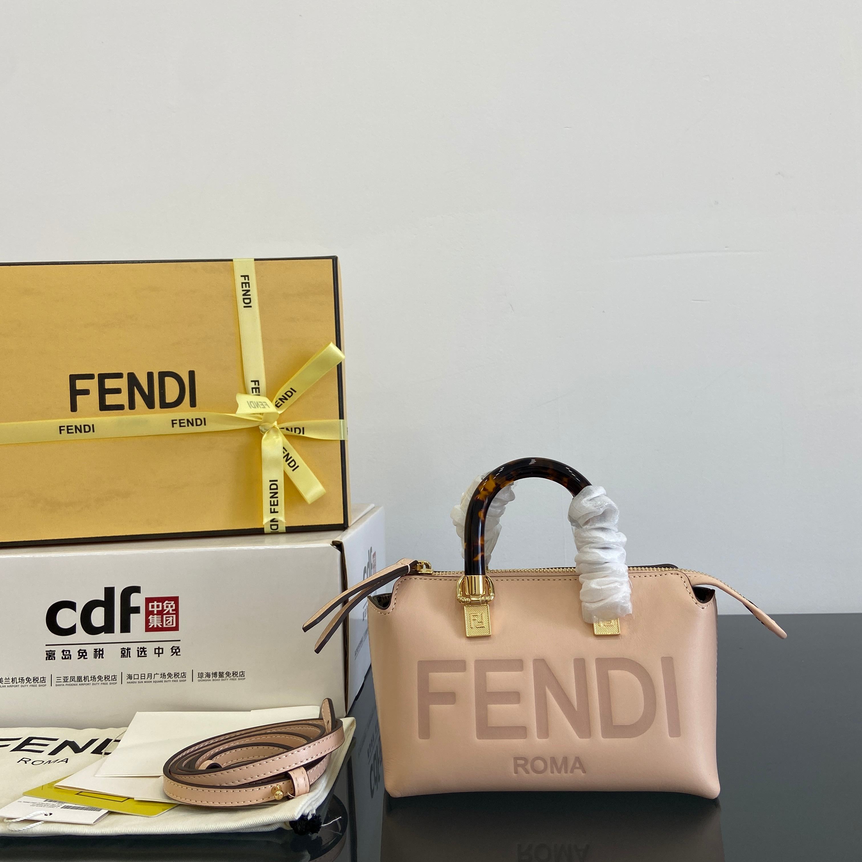 Fendi •Mini By The Way mini bag, calfskin model model: 8067 size: 17×8×9cm