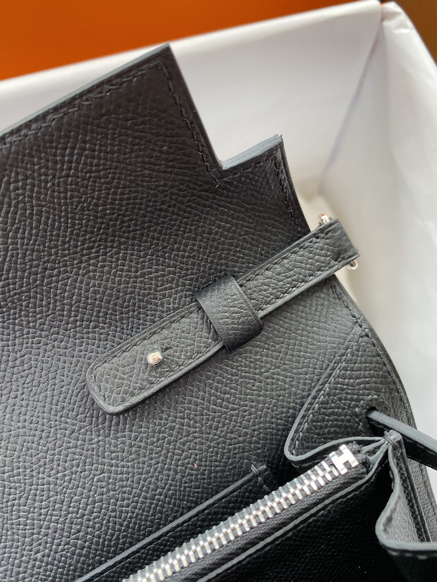 Kelly Classique To Go