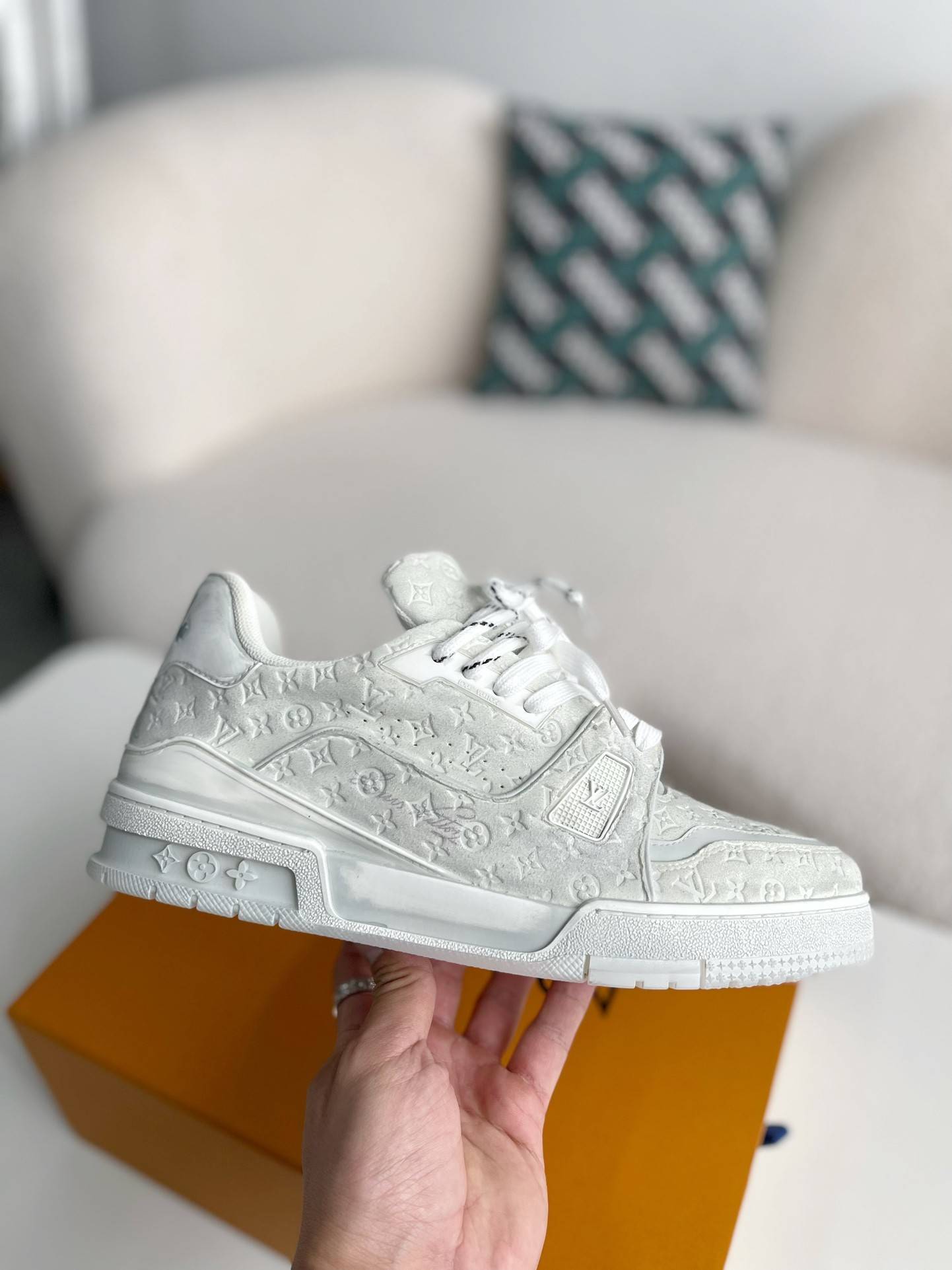 L*V TRAINER SNEAKERS