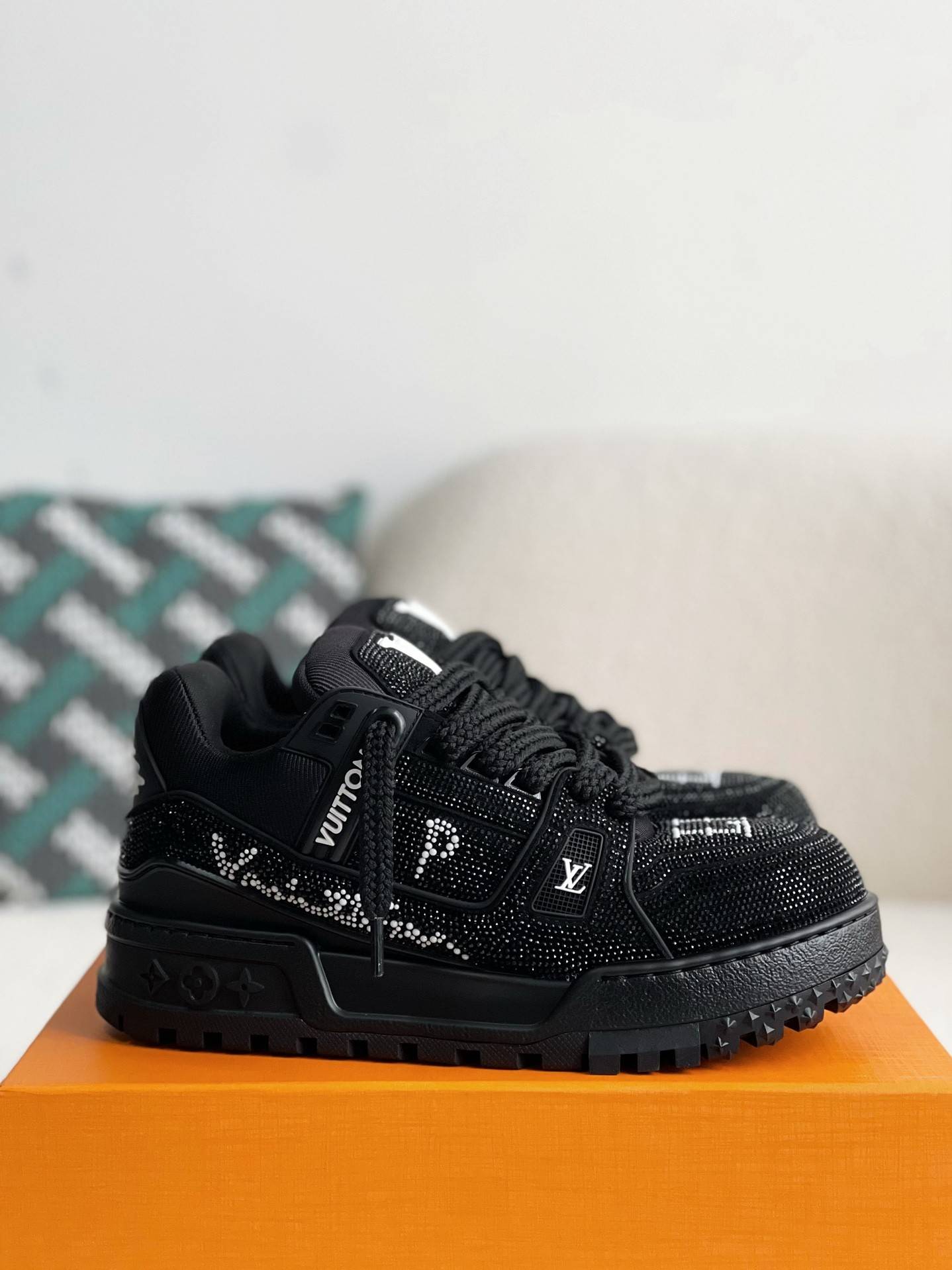 L*V TRAINER Sneakers