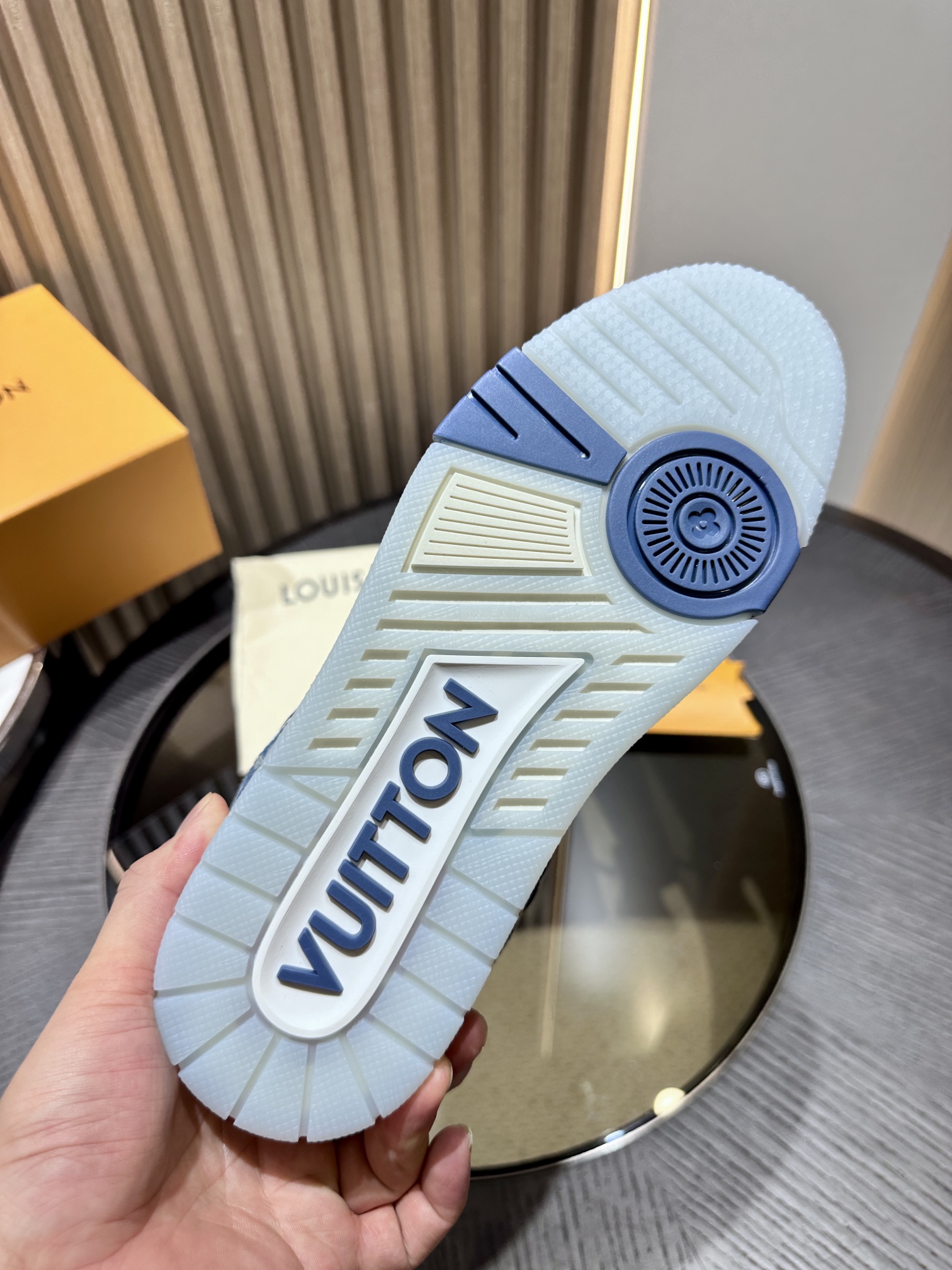 L*V TRAINER Sneakers 1ADHHV