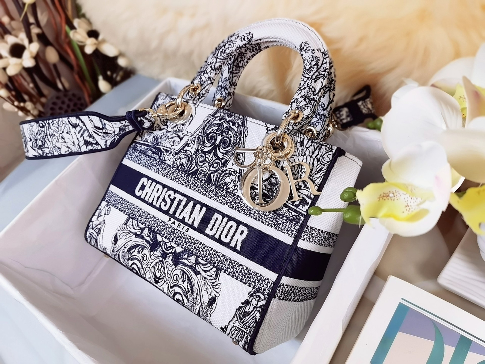 Medium Lady D-lite Bag