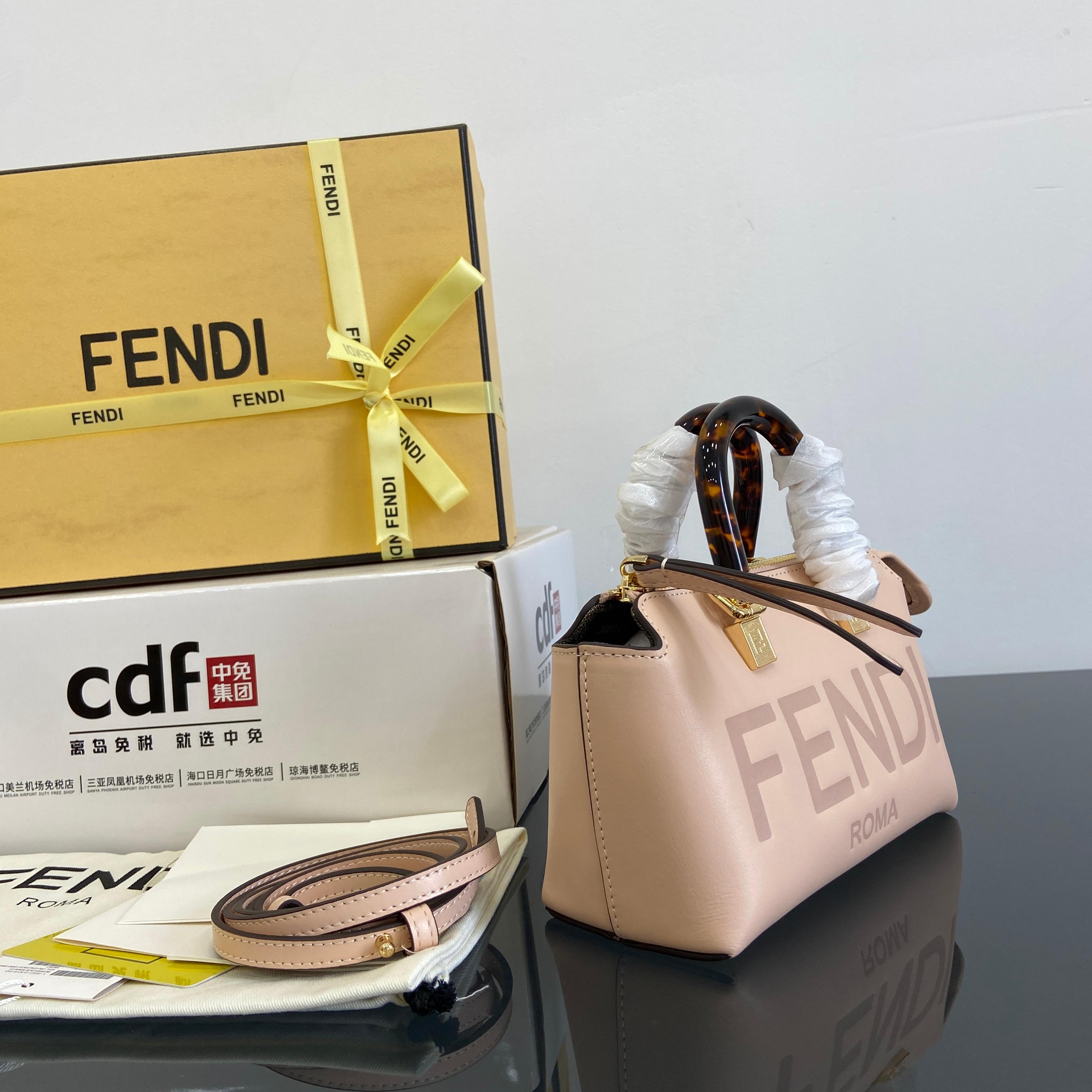 Fendi •Mini By The Way mini bag, calfskin model model: 8067 size: 17×8×9cm