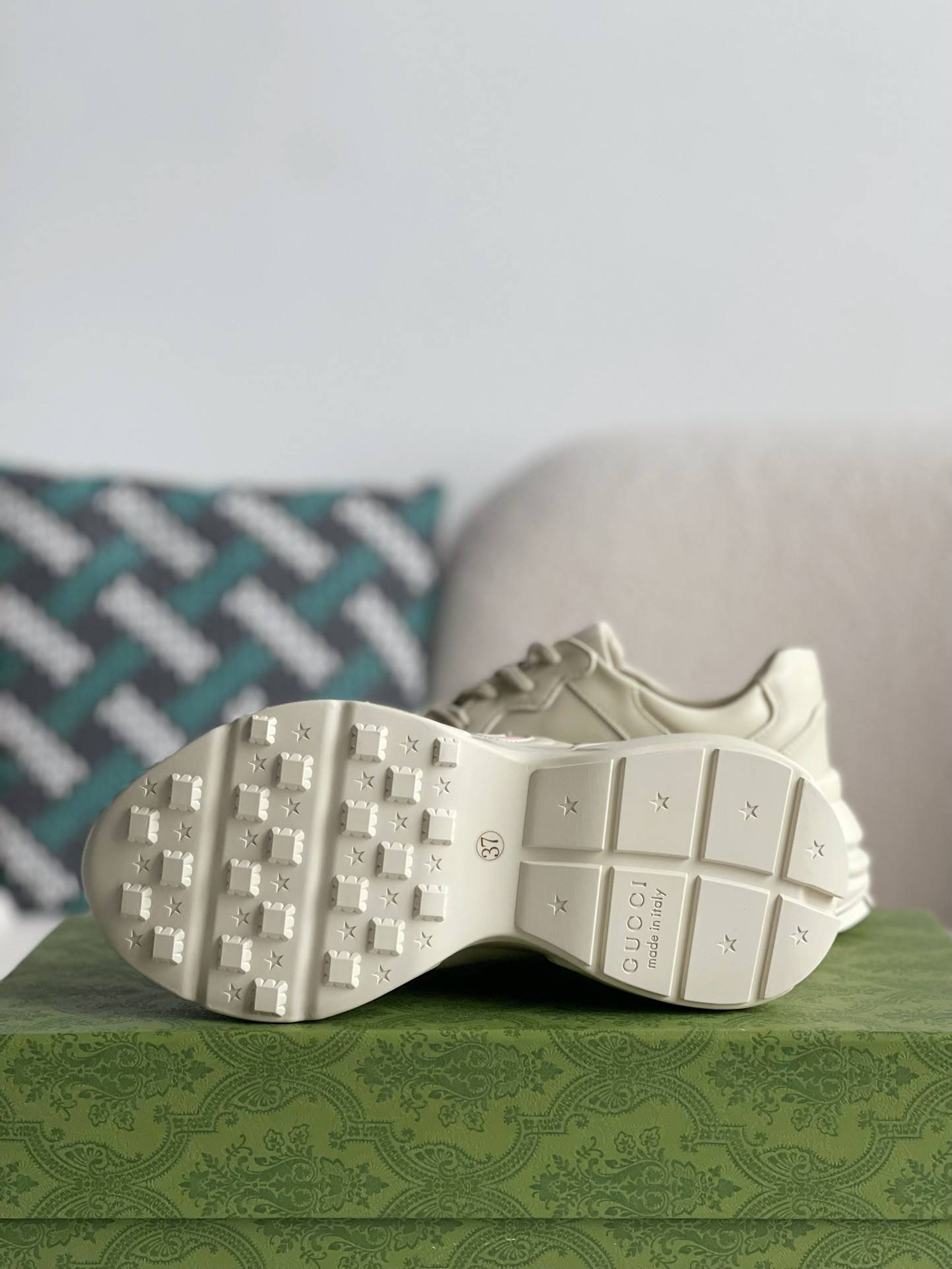 GU*IRetro Clunky Sneaker